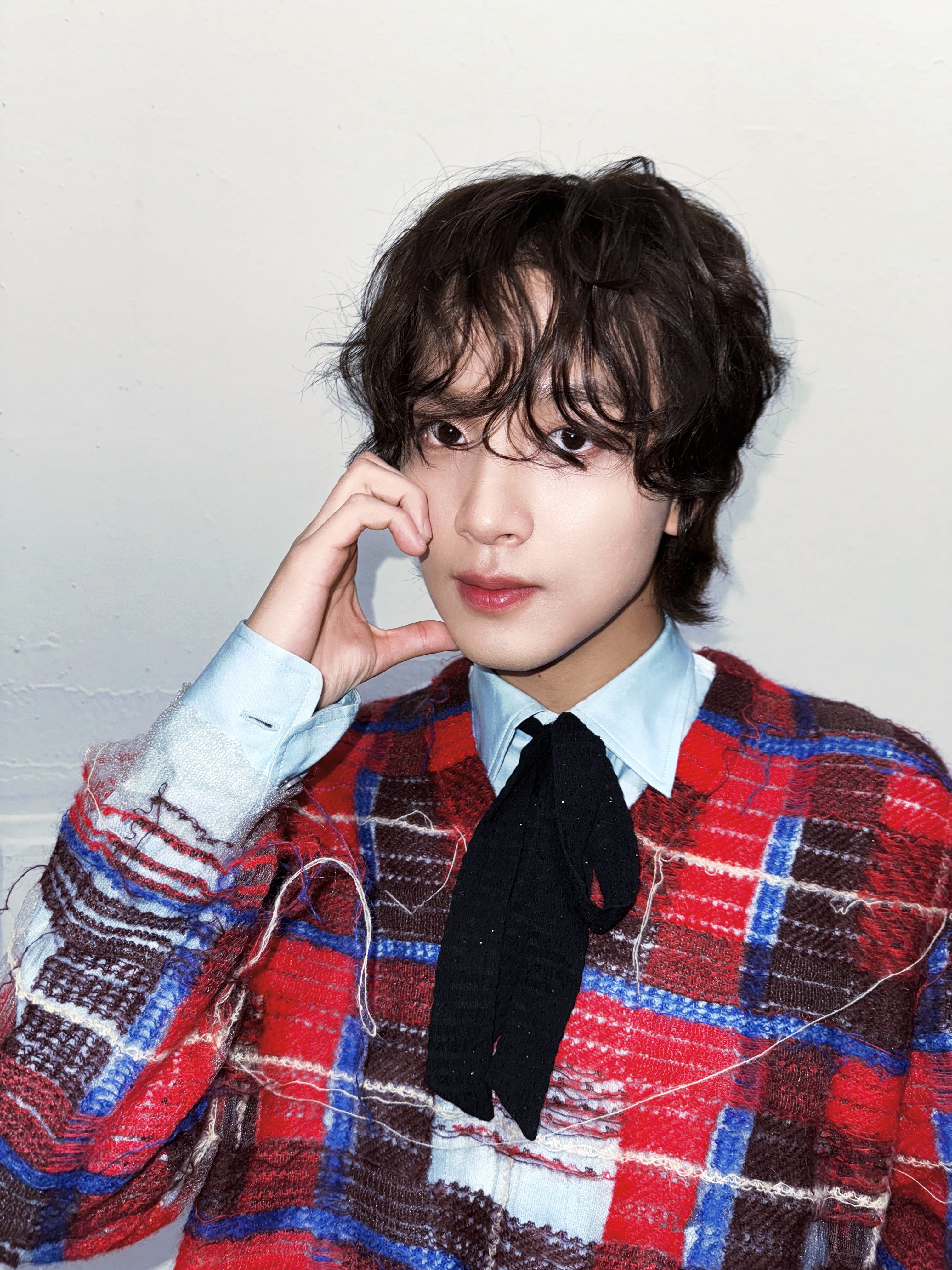 Maison Margiela Distressed Knit Cardigan Red 착용 스타일