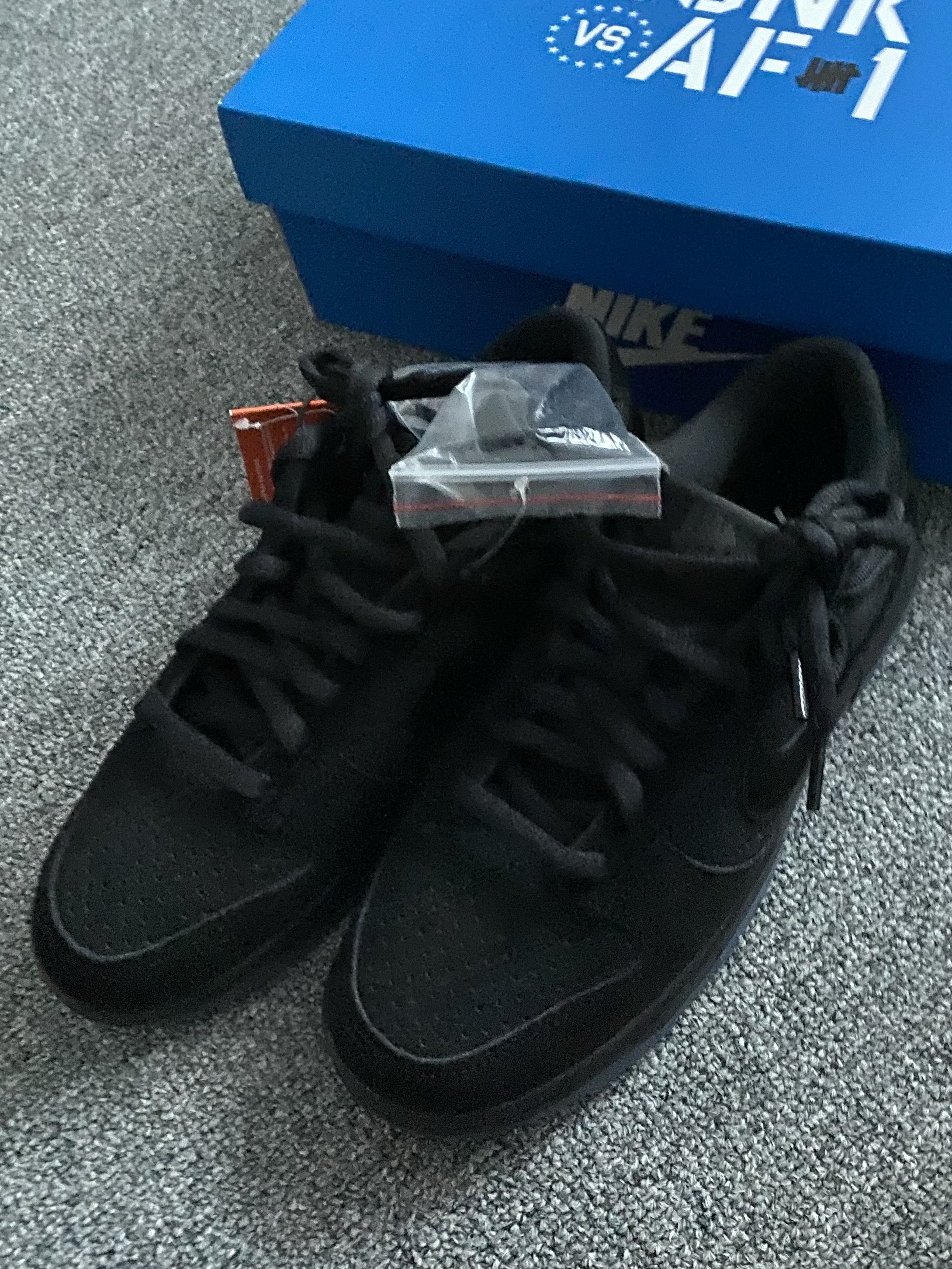 Nike x Undefeated Dunk Low SP 5 On It Black 착용 스타일