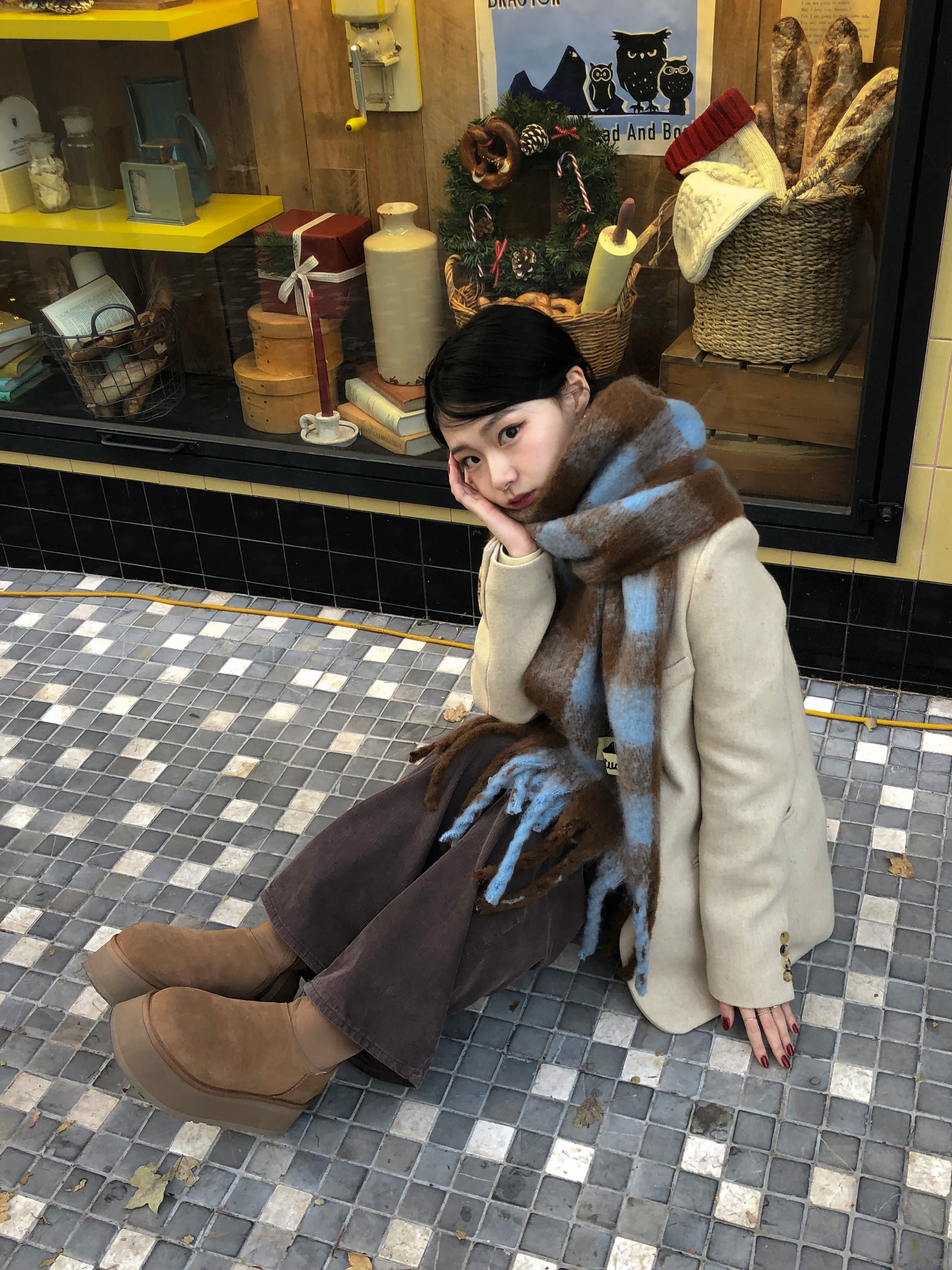 (W) UGG Classic Dipper Boots Chestnut, UGG x Telfar Logo Mini Chestnut 착용 스타일 - 1
