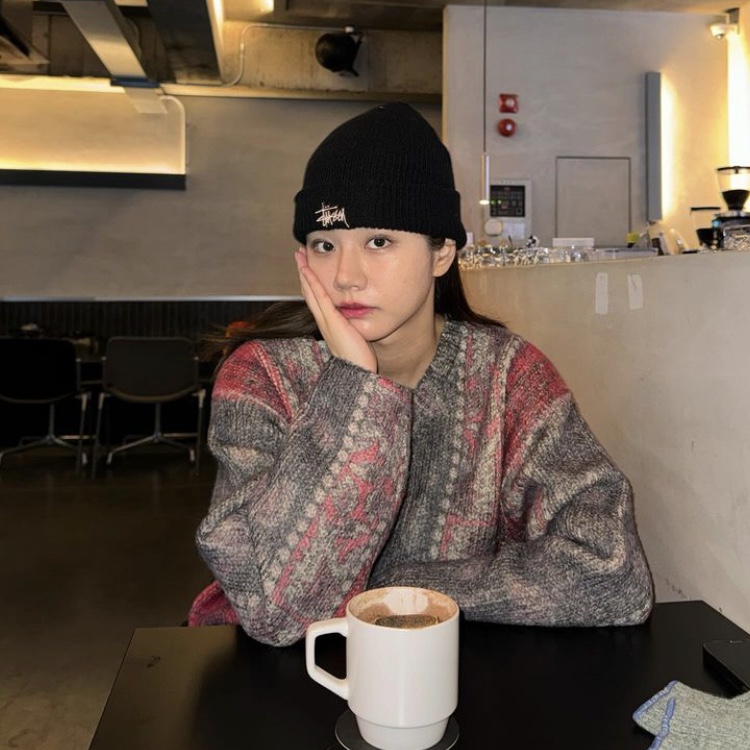 Stussy Basic Cuff Beanie Black 착용 스타일