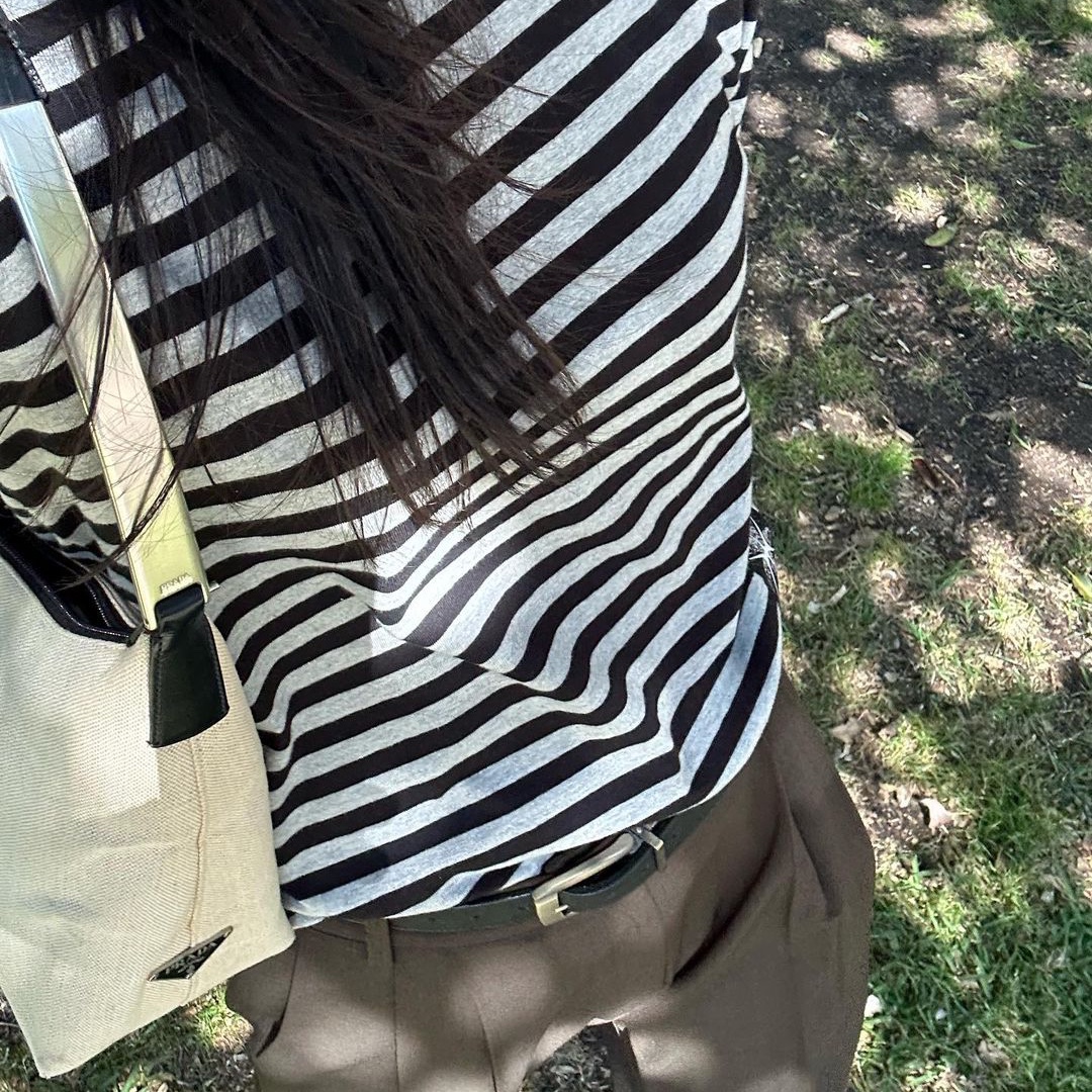 Yunse Women Hatch Stripe T-Shirt Grey 착용 스타일 - 2