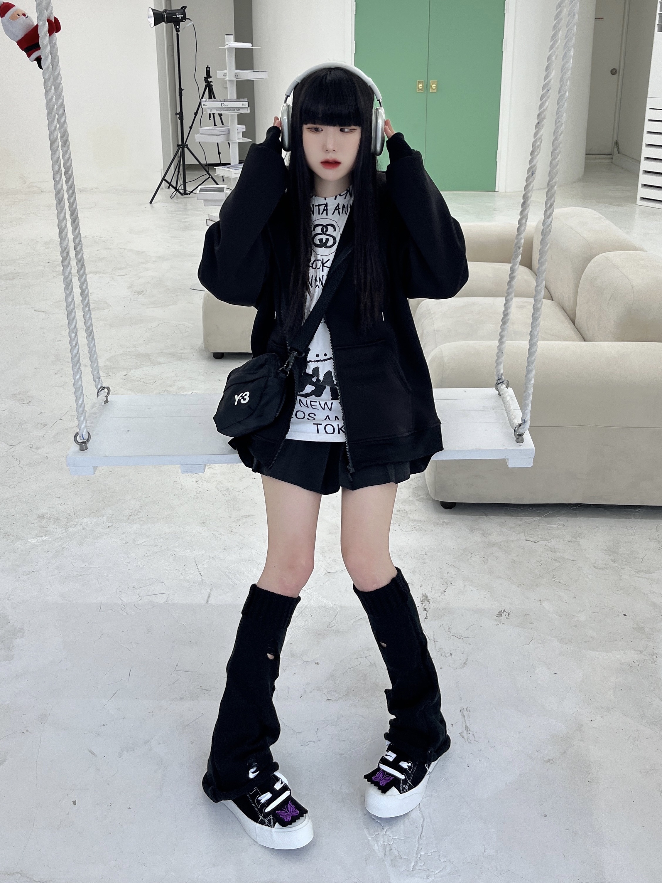 Needles Asymmetric Ghillie Sneakers Black, Stussy x Takahiromiyashita The Soloist 40 WT T-Shirt 착용 스타일