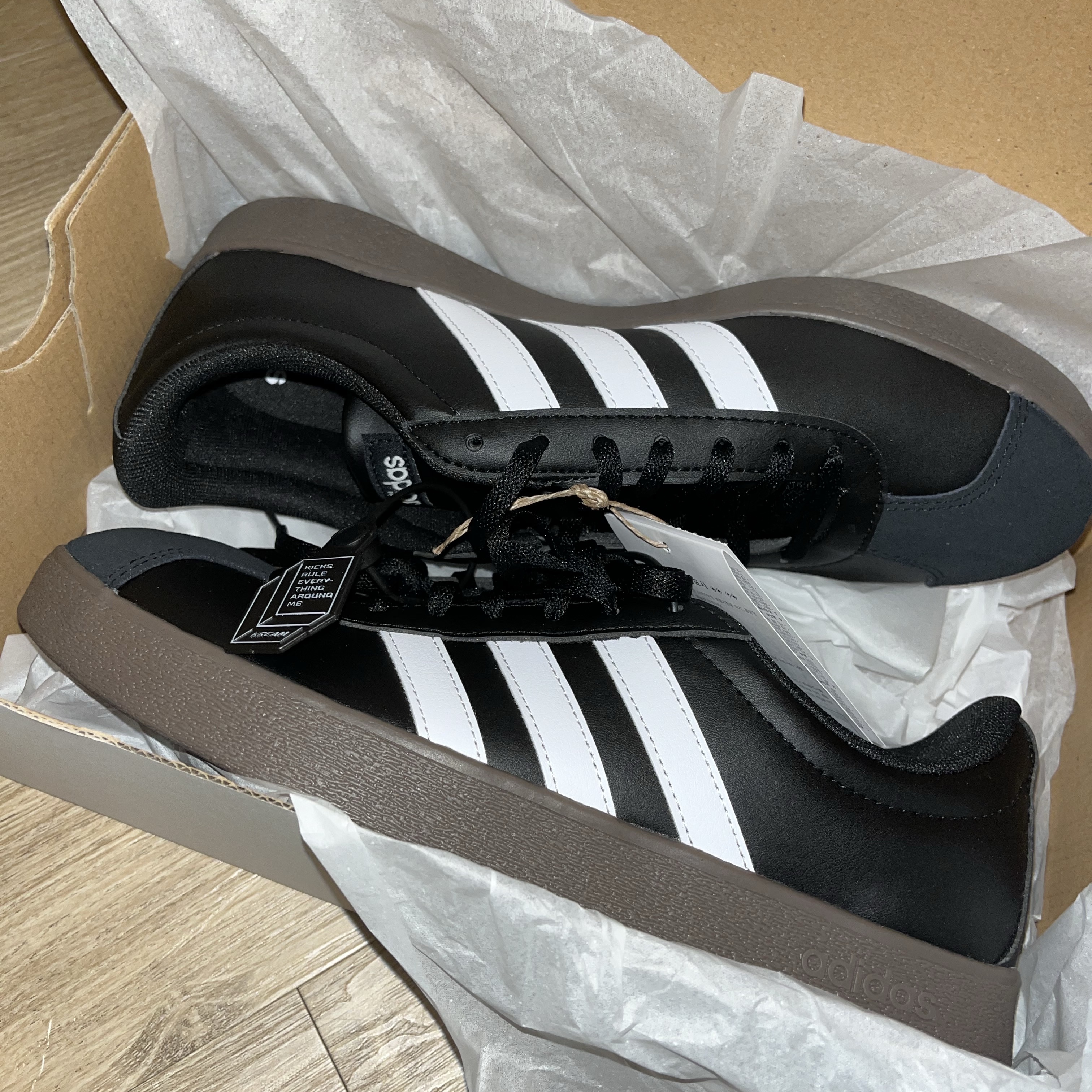 Adidas VL Court Base Core Black Cloud White 착용 스타일