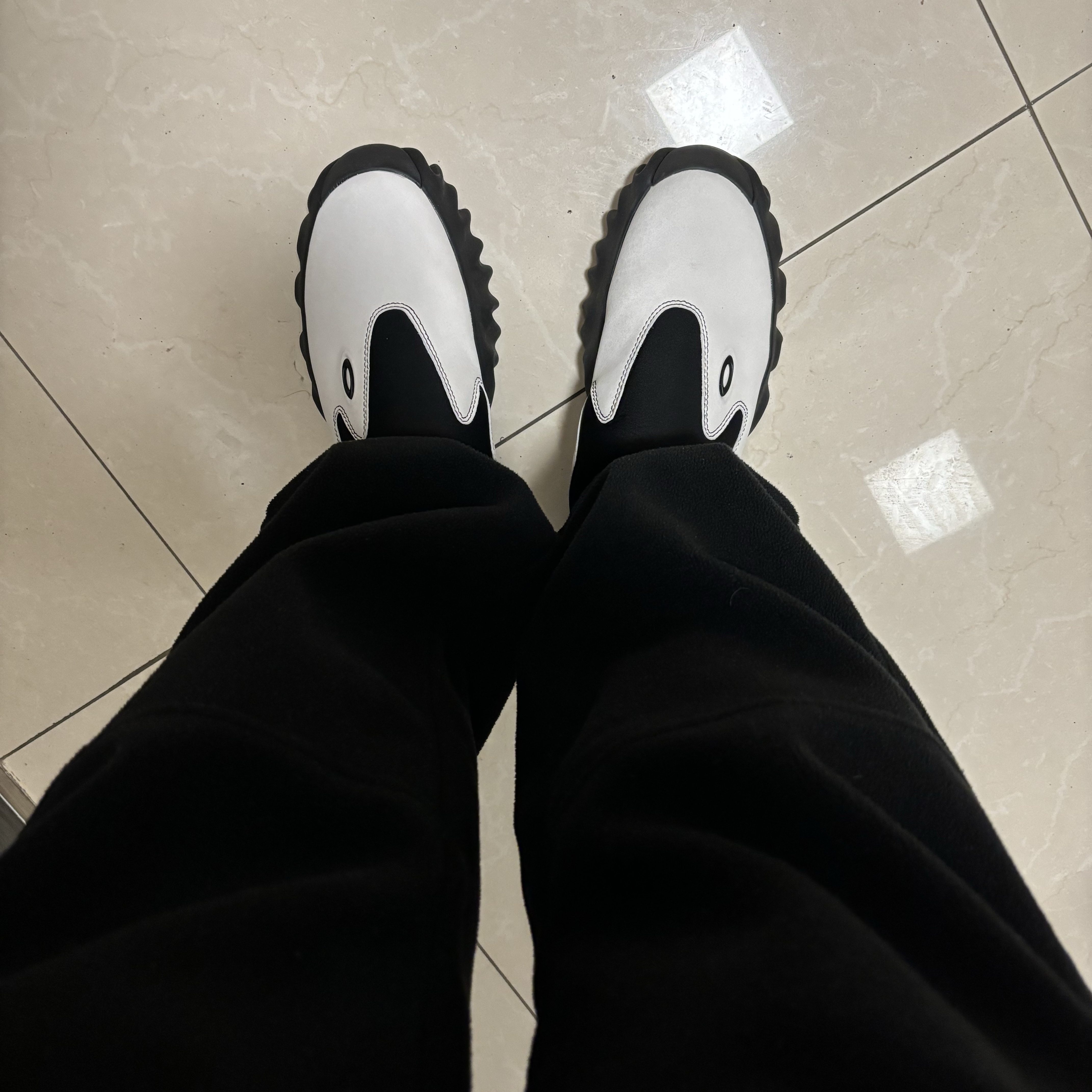 Oakley Factory Team x Brain Dead x Ssense Chop Saw Mule White 착용 스타일