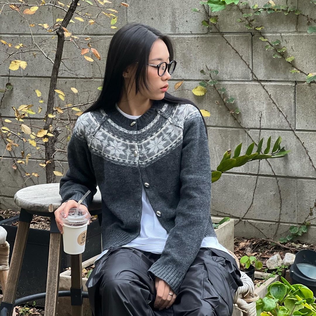 Yunse Women Nordic Cardigan Charcoal 착용 스타일 - 2