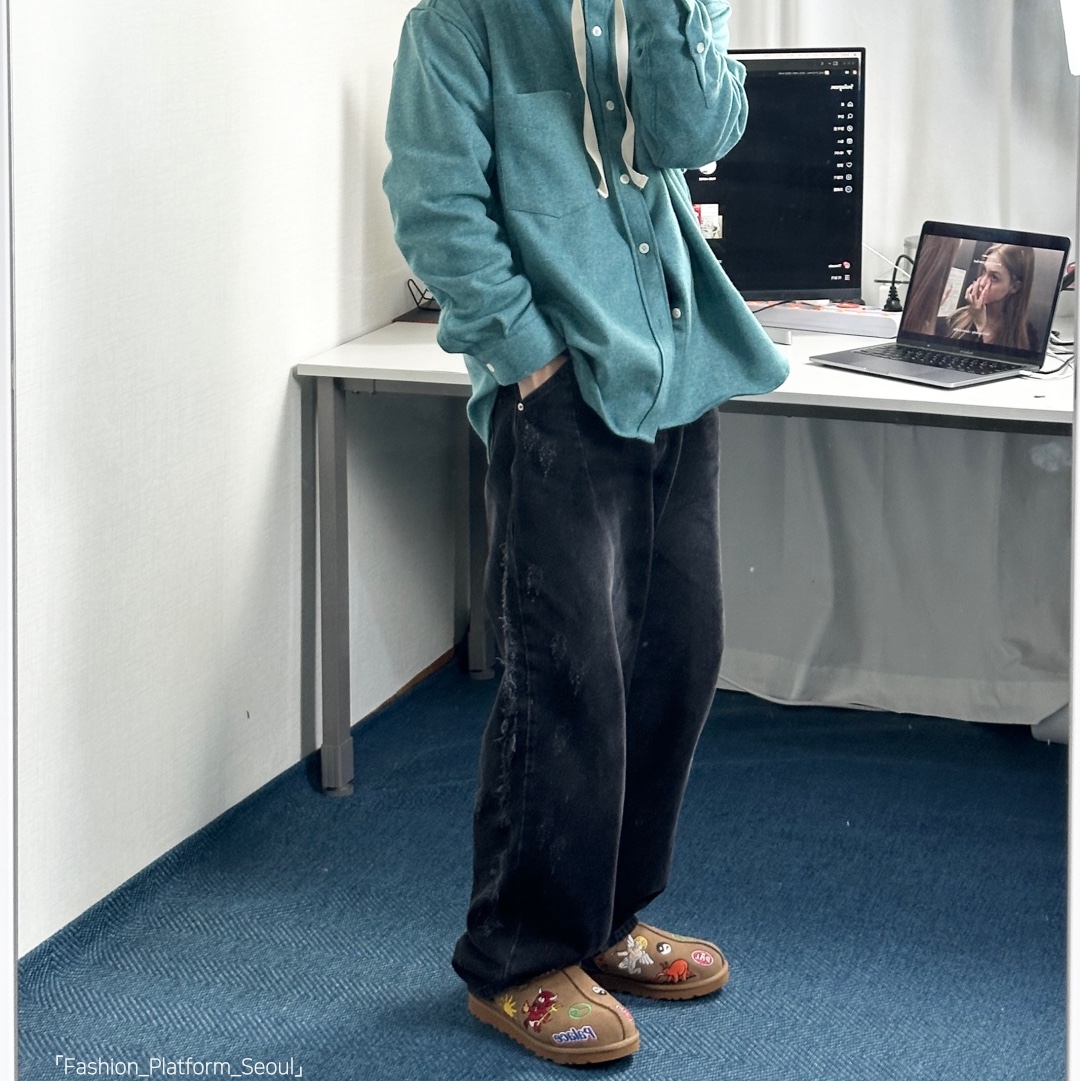 UGG x Palace Tasman Slipper Chestnut 착용 스타일 - 8