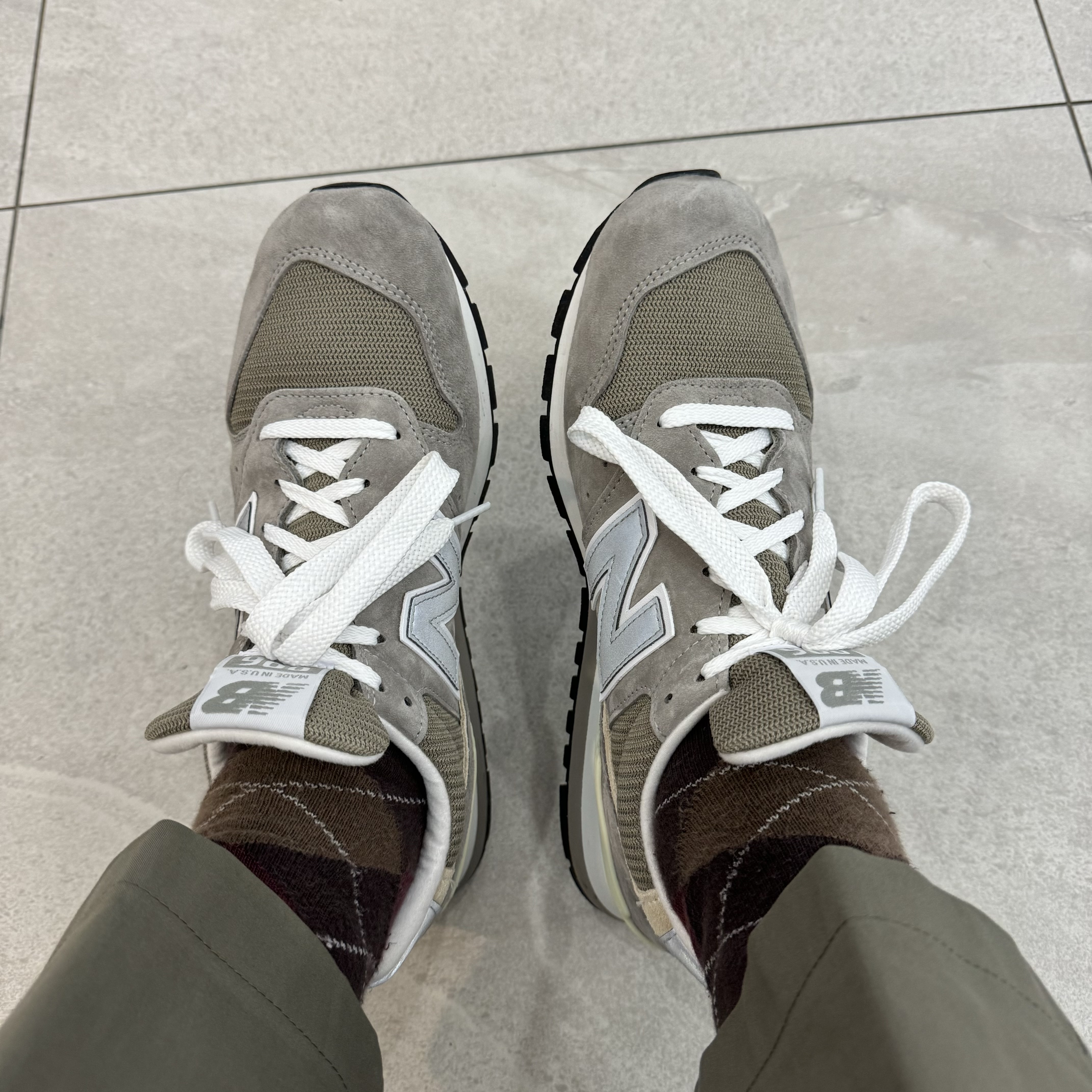 New Balance Made in USA 996 Grey 착용 스타일 - 2
