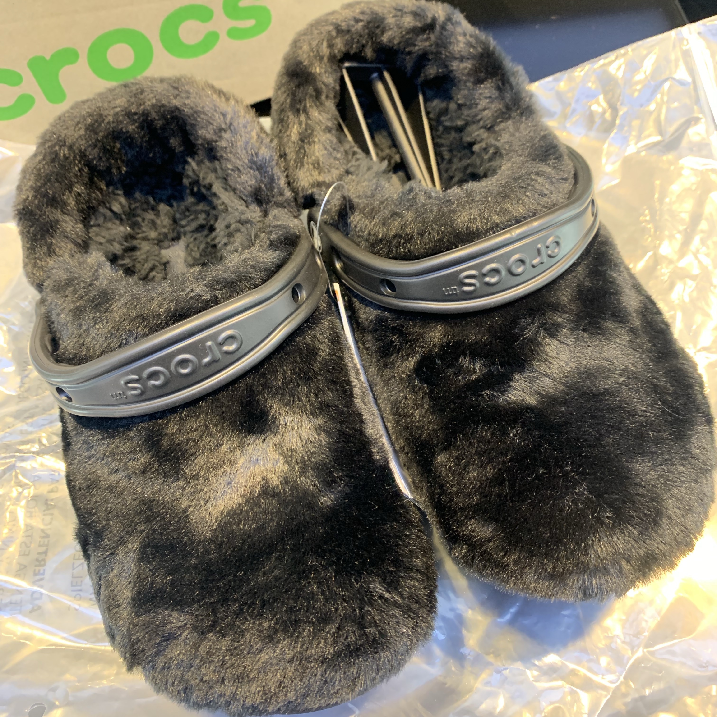 Crocs Classic Fur Sure Clog Black 착용 스타일