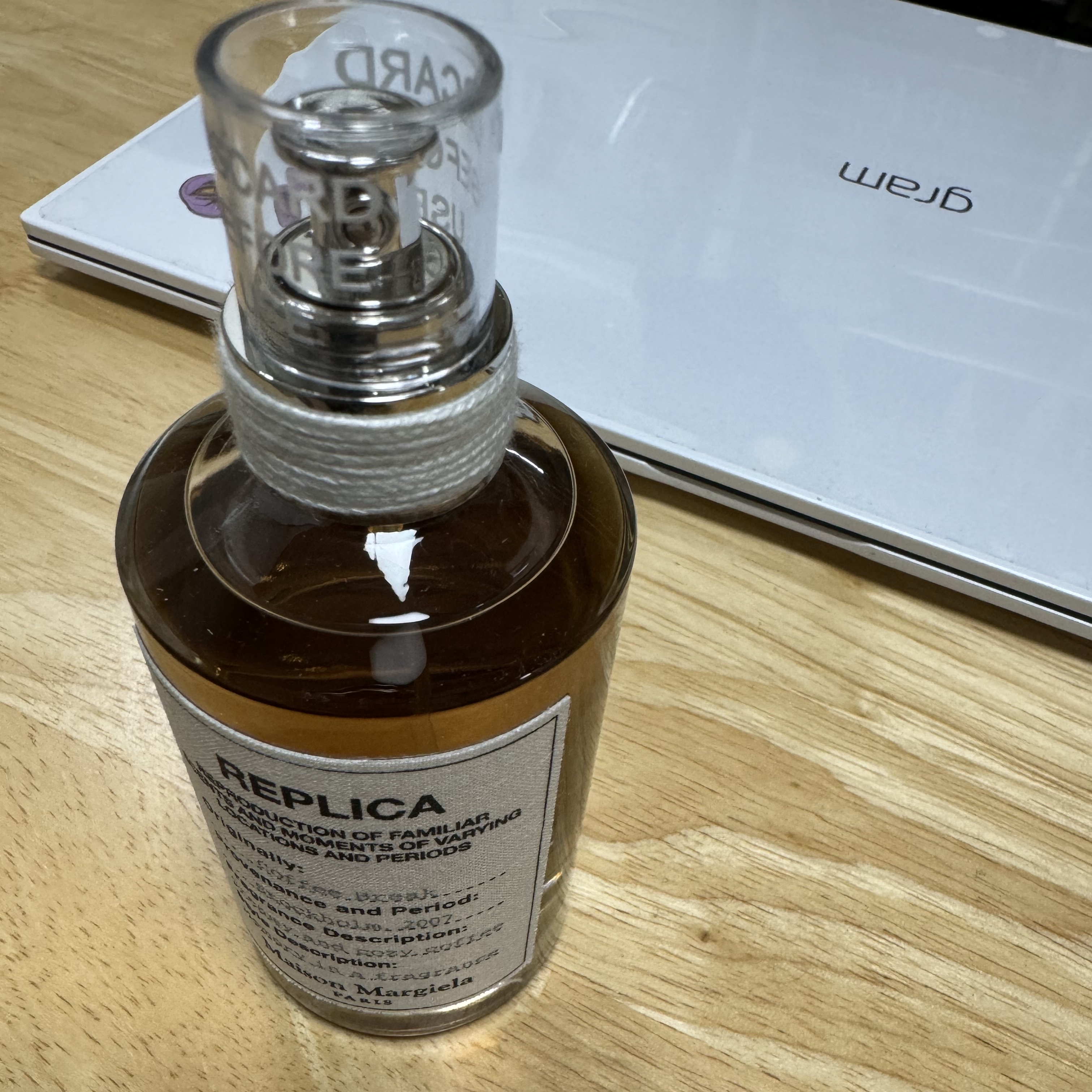 메종 마르지엘라 레플리카 커피 브레이크 오 드 뚜왈렛 100ml 착용 스타일 - 2