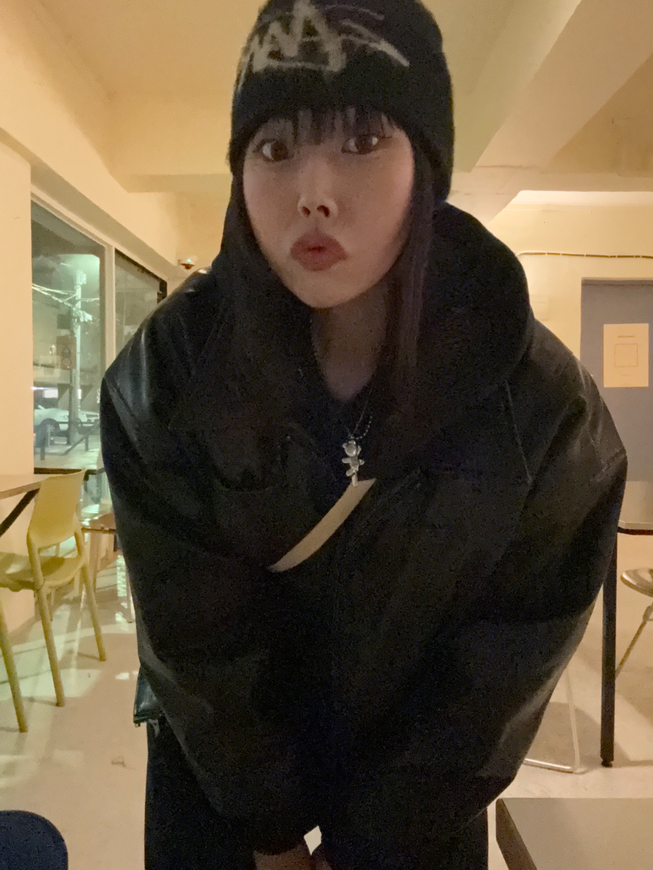 Monamhee Bred Keyring with Pink Pants Brown, Stussy Brushed Out Stock Skullcap Beanie Black 착용 스타일 - 2