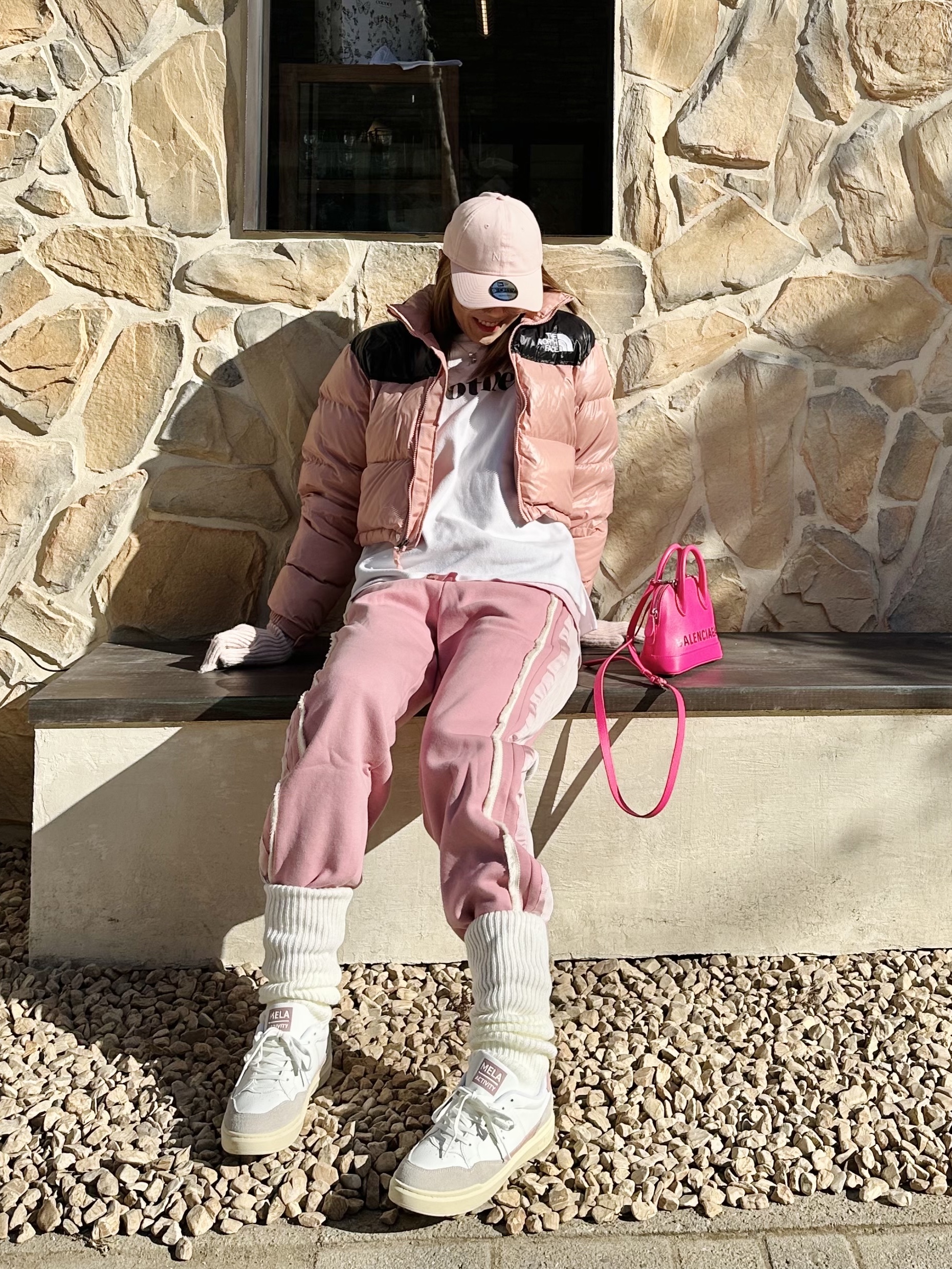 (W) The North Face Nuptse Short Jacket Rose Tan 착용 스타일 - 2