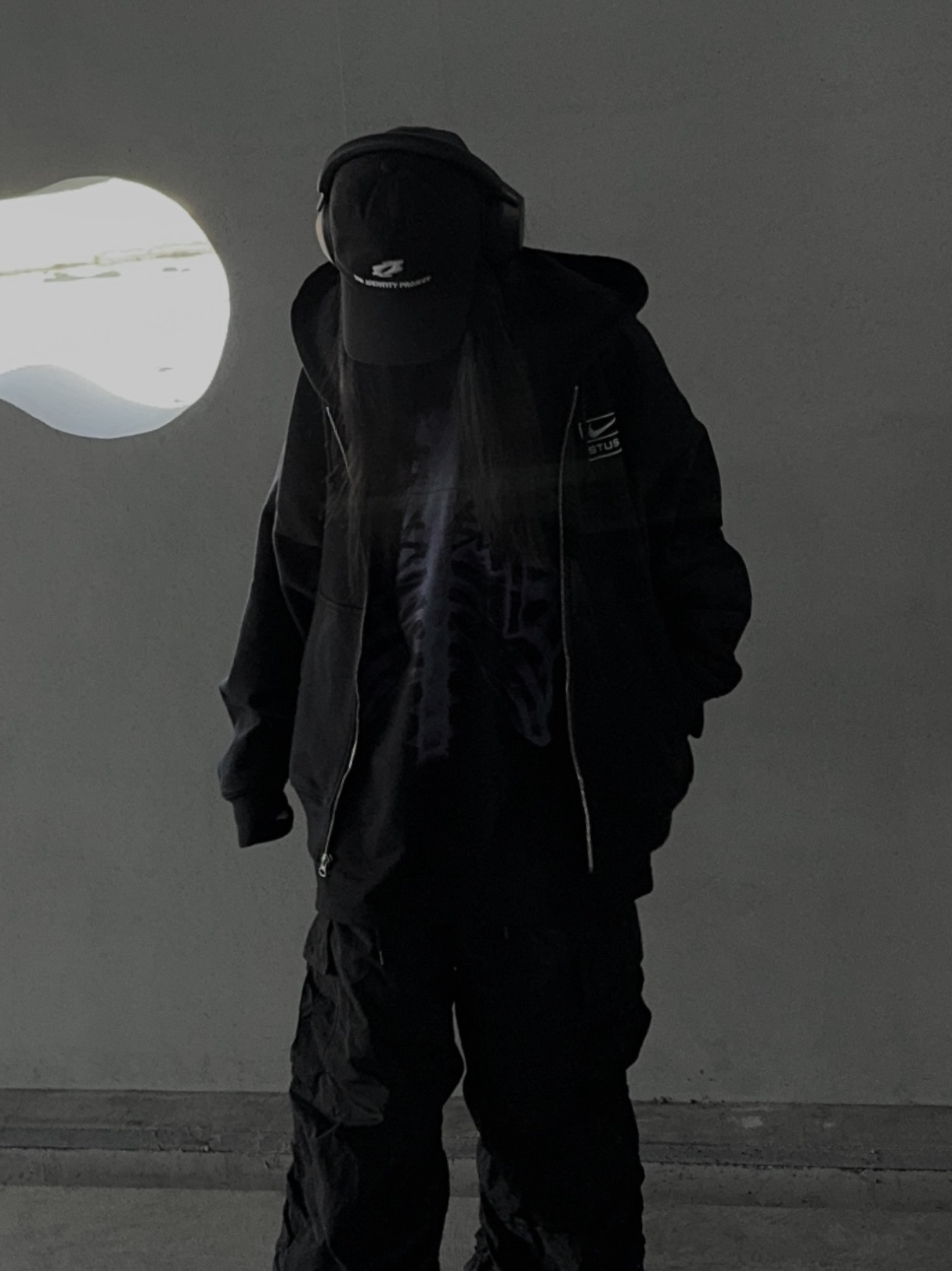 Nike x Stussy Full Zip Washed Fleece Hoodie Black (FJ9175-010), Stussy Rib Cage LS T-Shirt Black 착용 스타일 - 1