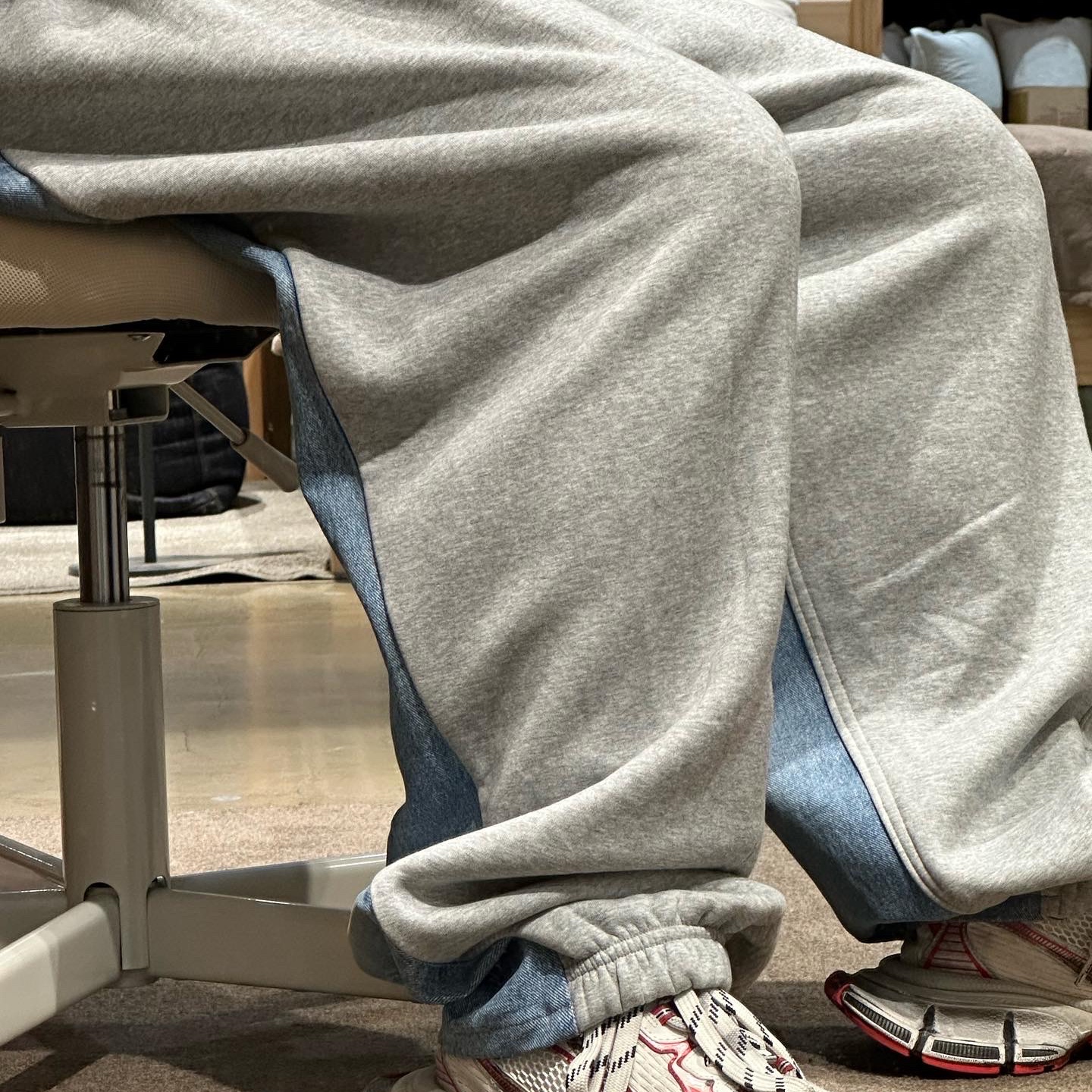 Balenciaga 3XL Sneakers Worn Out White Red 착용 스타일 - 2