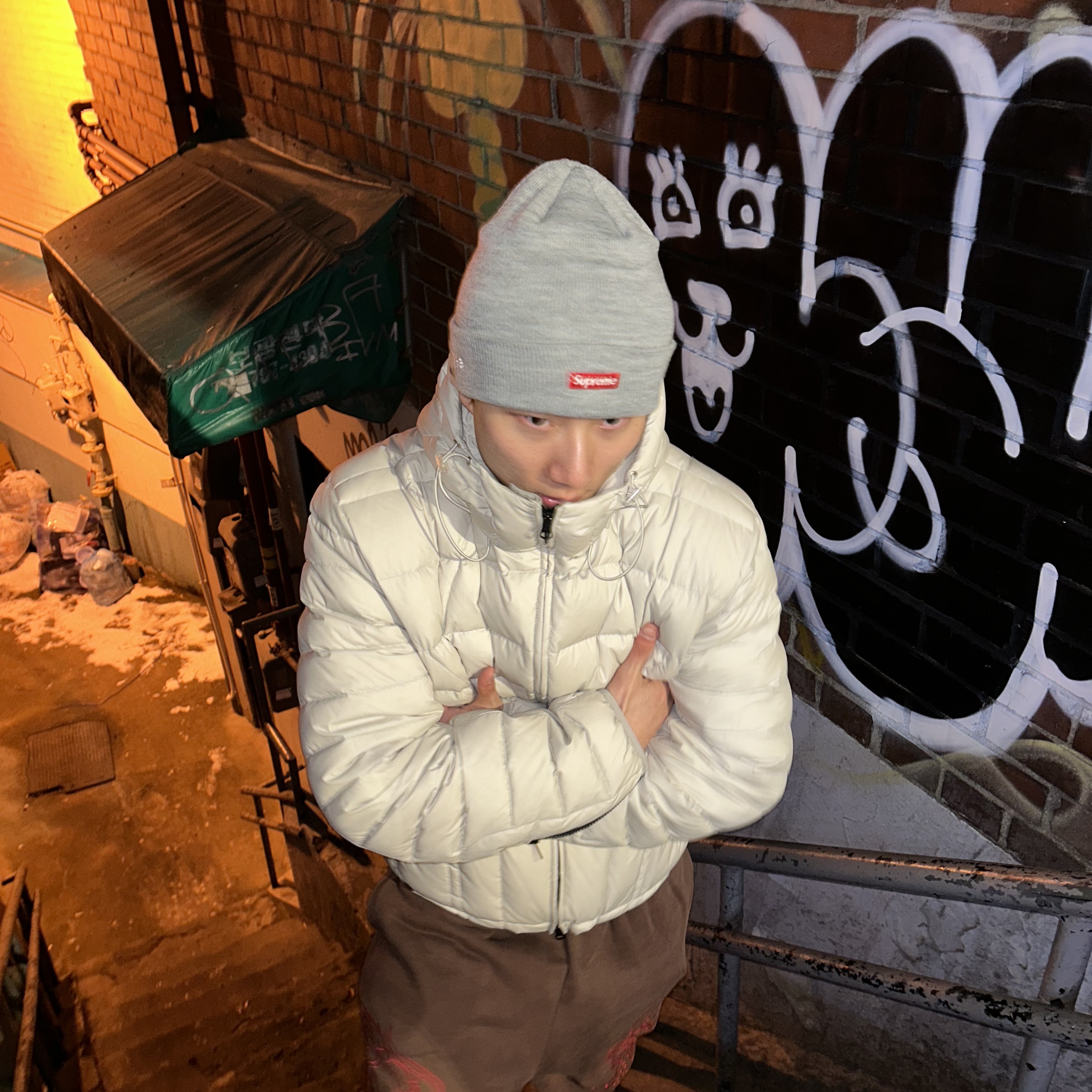 Supreme New Era Varsity Beanie Heather Grey - 23FW 착용 스타일 - 2