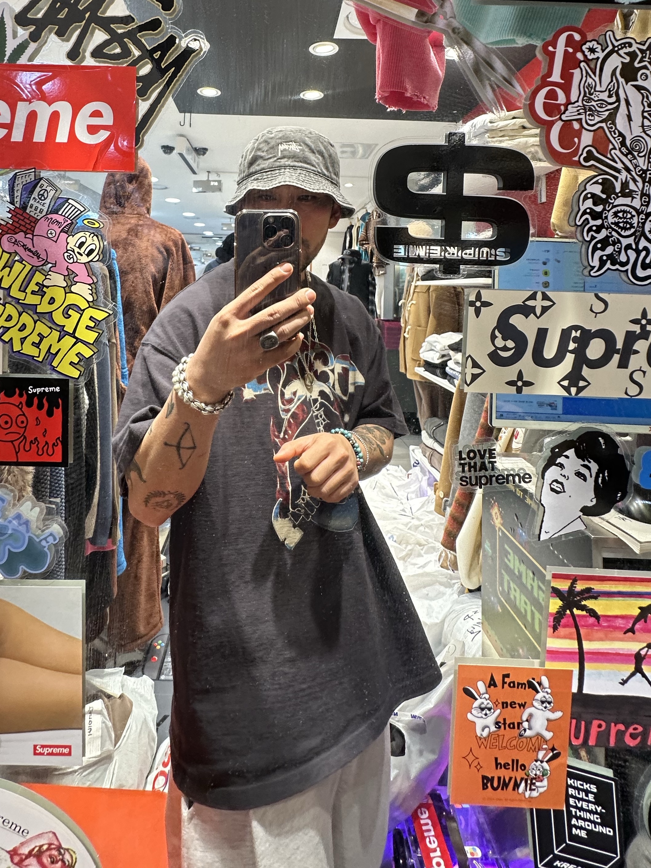 Stussy Washed Stock Bucket Hat Charcoal 착용 스타일