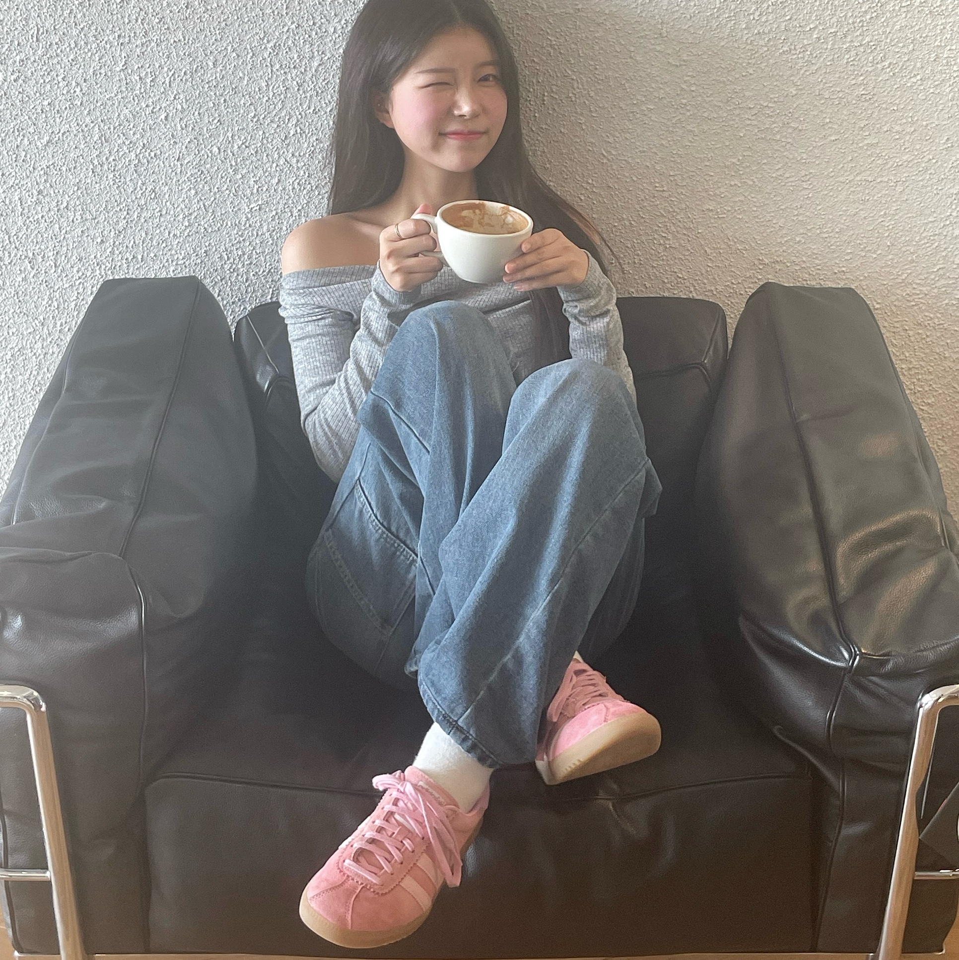 Adidas Bermuda Glow Pink 착용 스타일 - 2