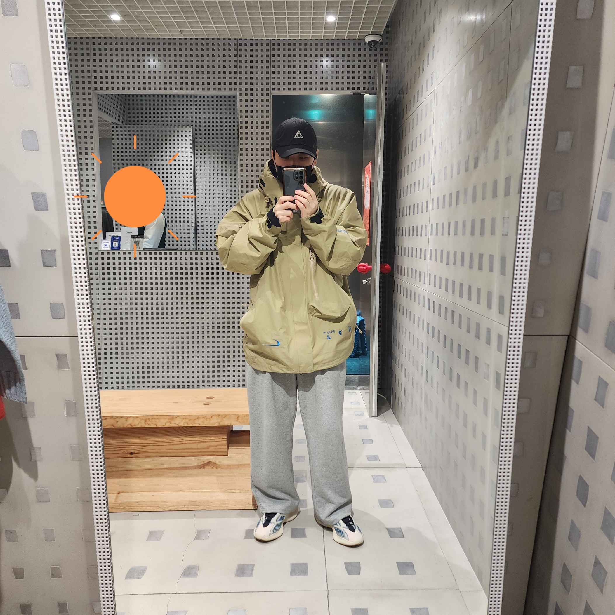 Adidas Yeezy 700 V3 Kyanite, Nike x Off-White NRG Gore-Tex Jacket Khaki - US/EU 착용 스타일