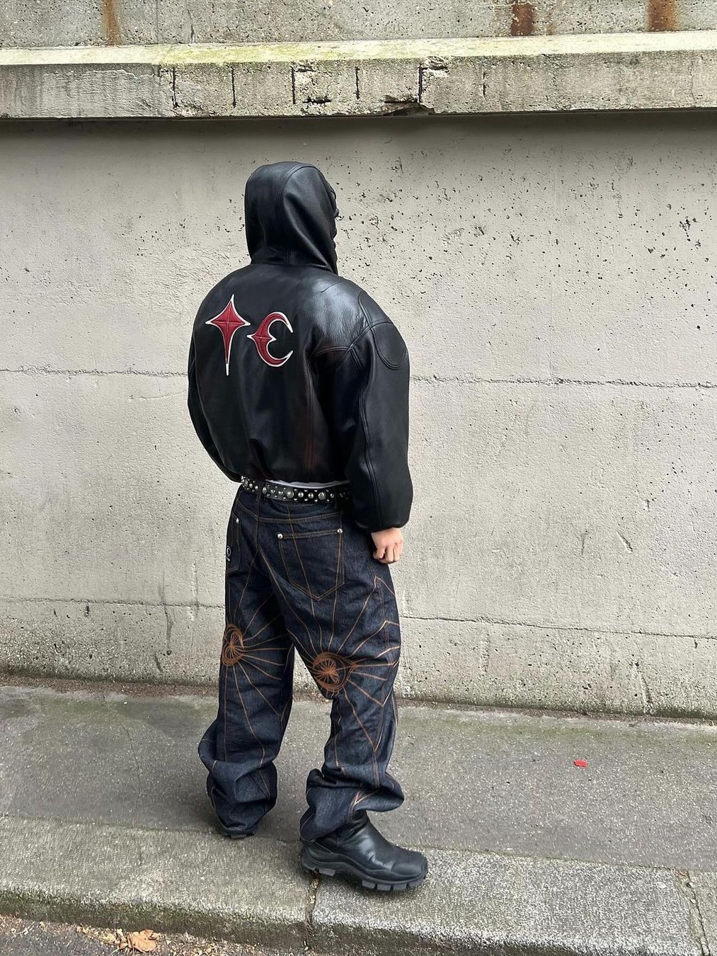 Thug Club Leather Puffer Jacket Black (Polyester), Thug Club Leather Denim Pants Black 착용 스타일 - 2