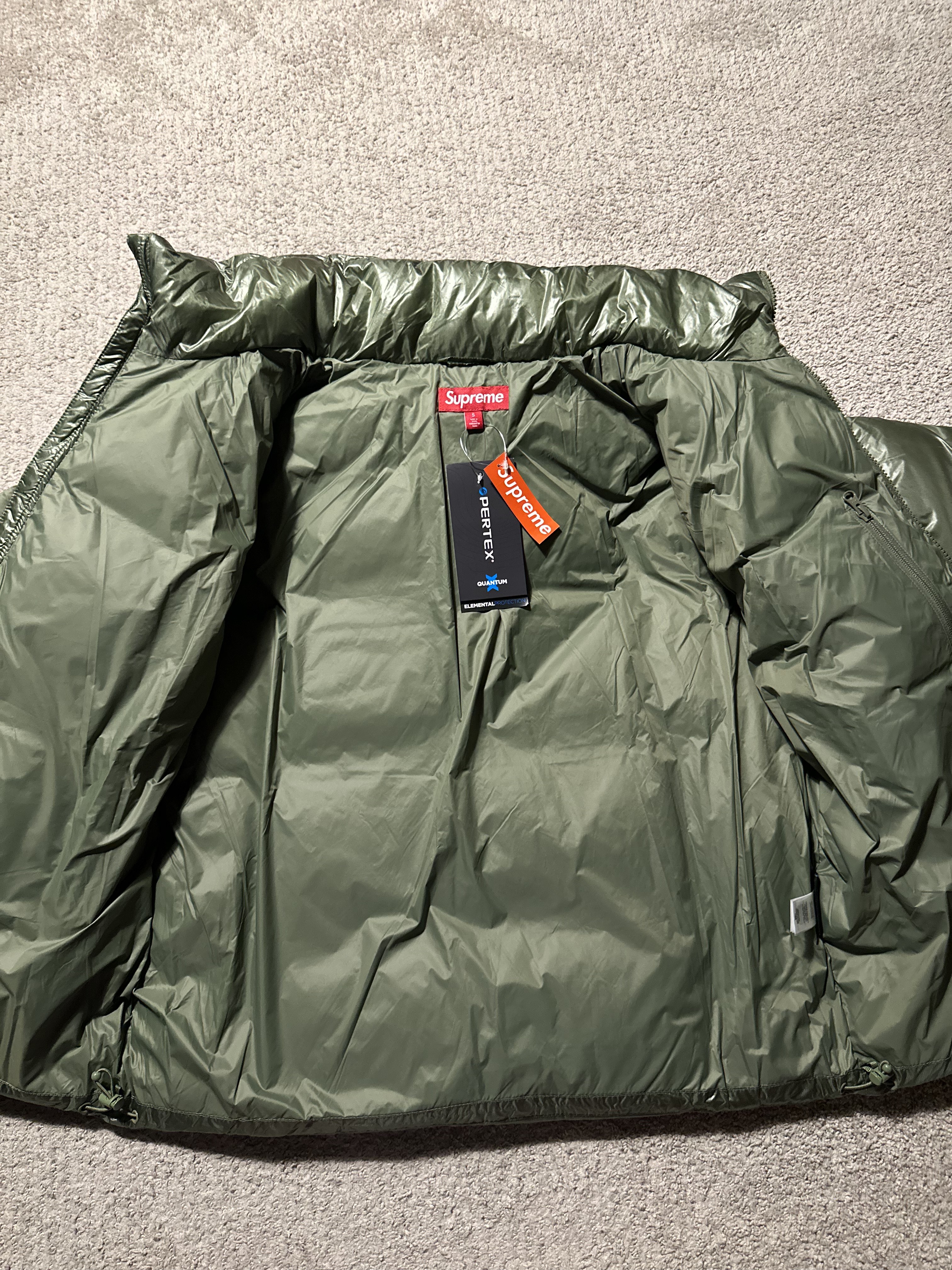 Supreme Featherweight Down Puffer Jacket Olive - 23FW 착용 스타일 - 5