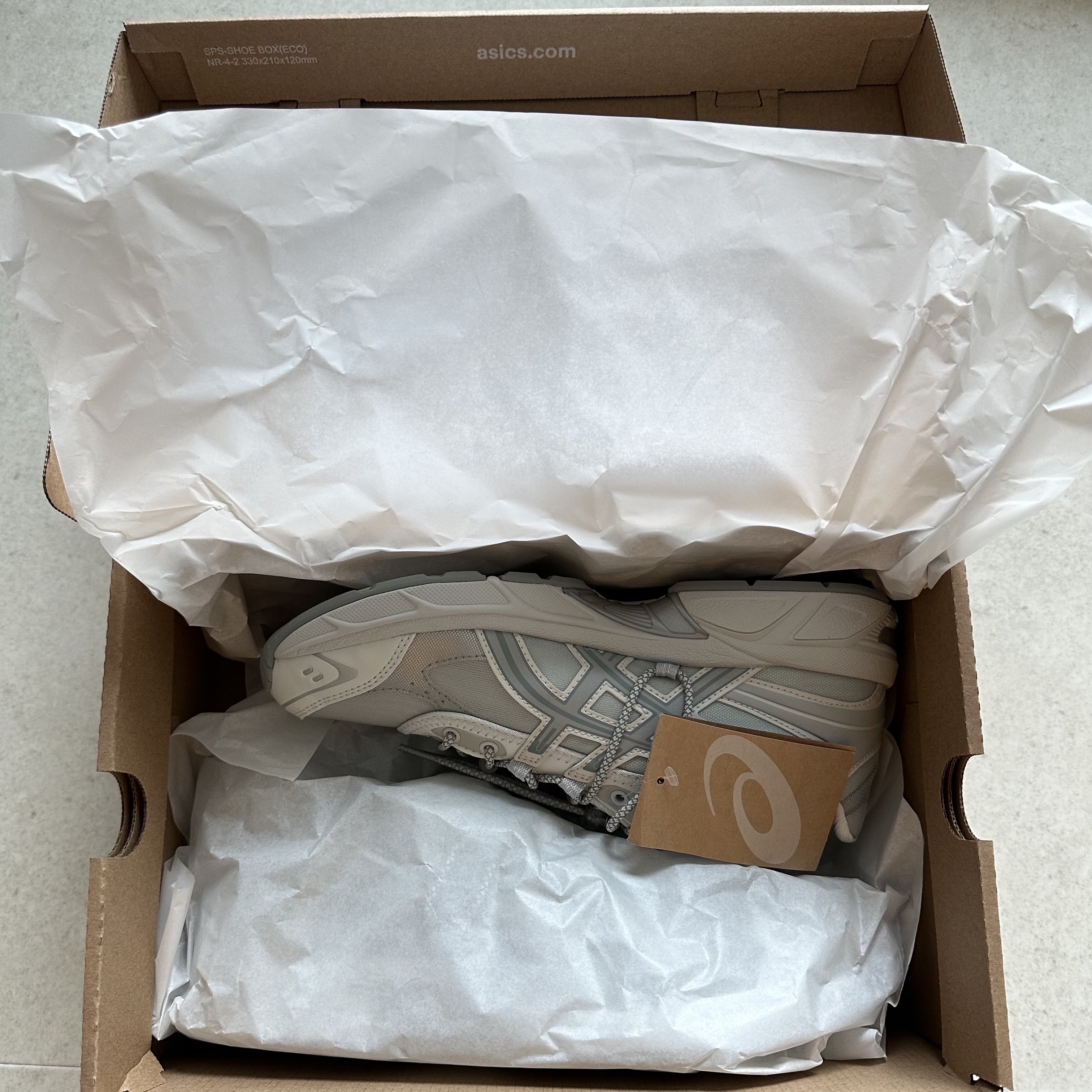 Asics x Atmos x Ojos Gel-1130 RE Glacier Grey Pure Silver, IAB Studio x LMC Boa Fleece Hoodie Yellow 착용 스타일 - 2