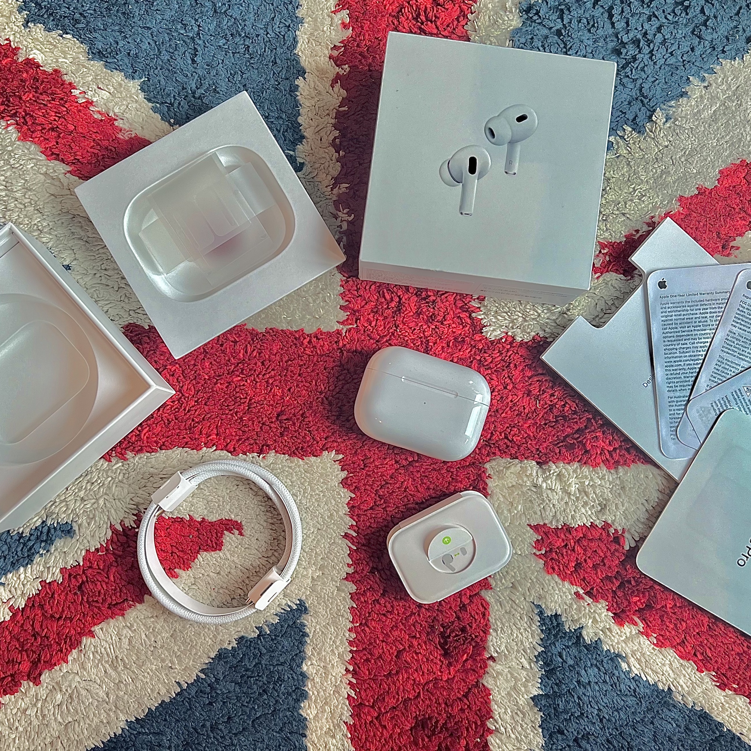 Apple Airpods Pro 2nd Gen with MagSafe Charging Case USB C (Korean Ver.) 착용 스타일 - 3