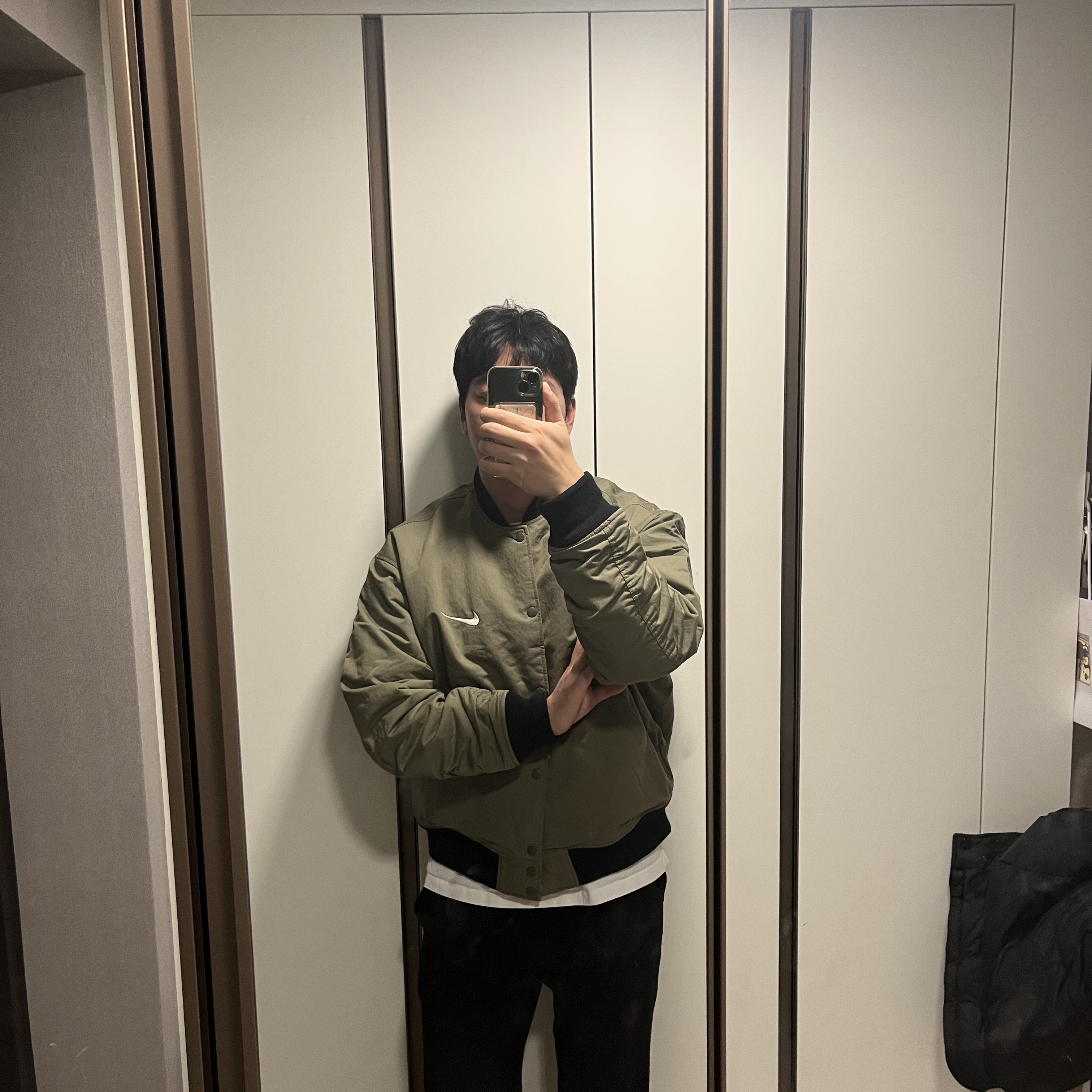 Nike x Stussy Reversible Jacket Medium Olive (FJ9153-222) 착용 스타일 - 2