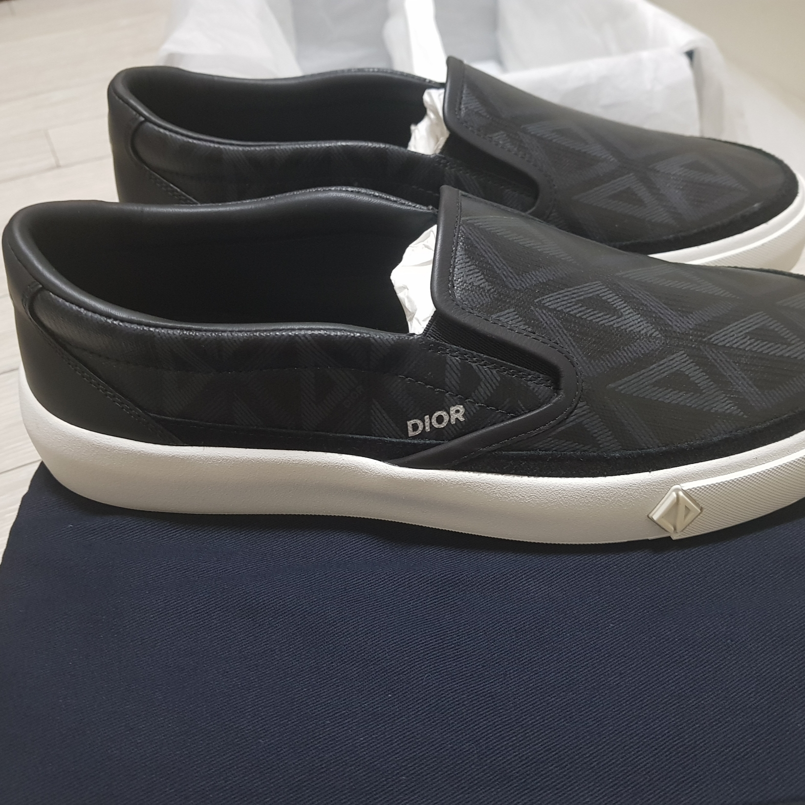 Dior B101 Slip On Sneakers Black CD Diamond Canvas Smooth Calfskin 착용 스타일