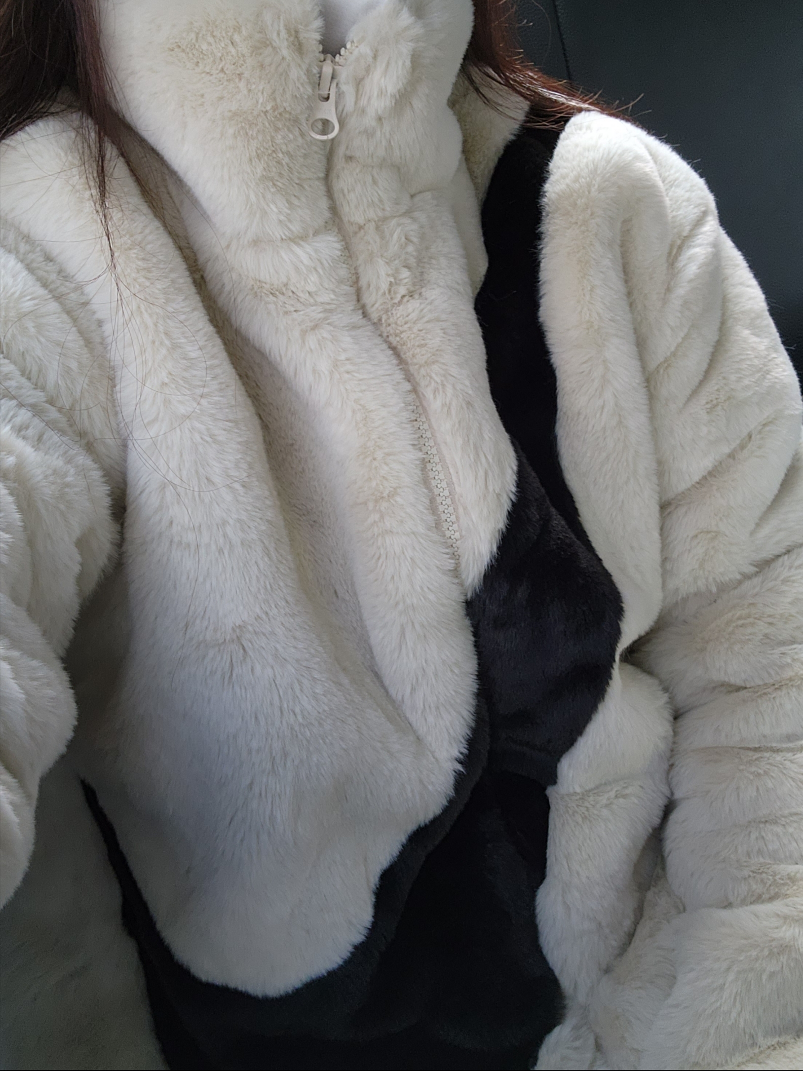 (W) Nike NSW Faux Fur Jacket Fossil - Asia 착용 스타일