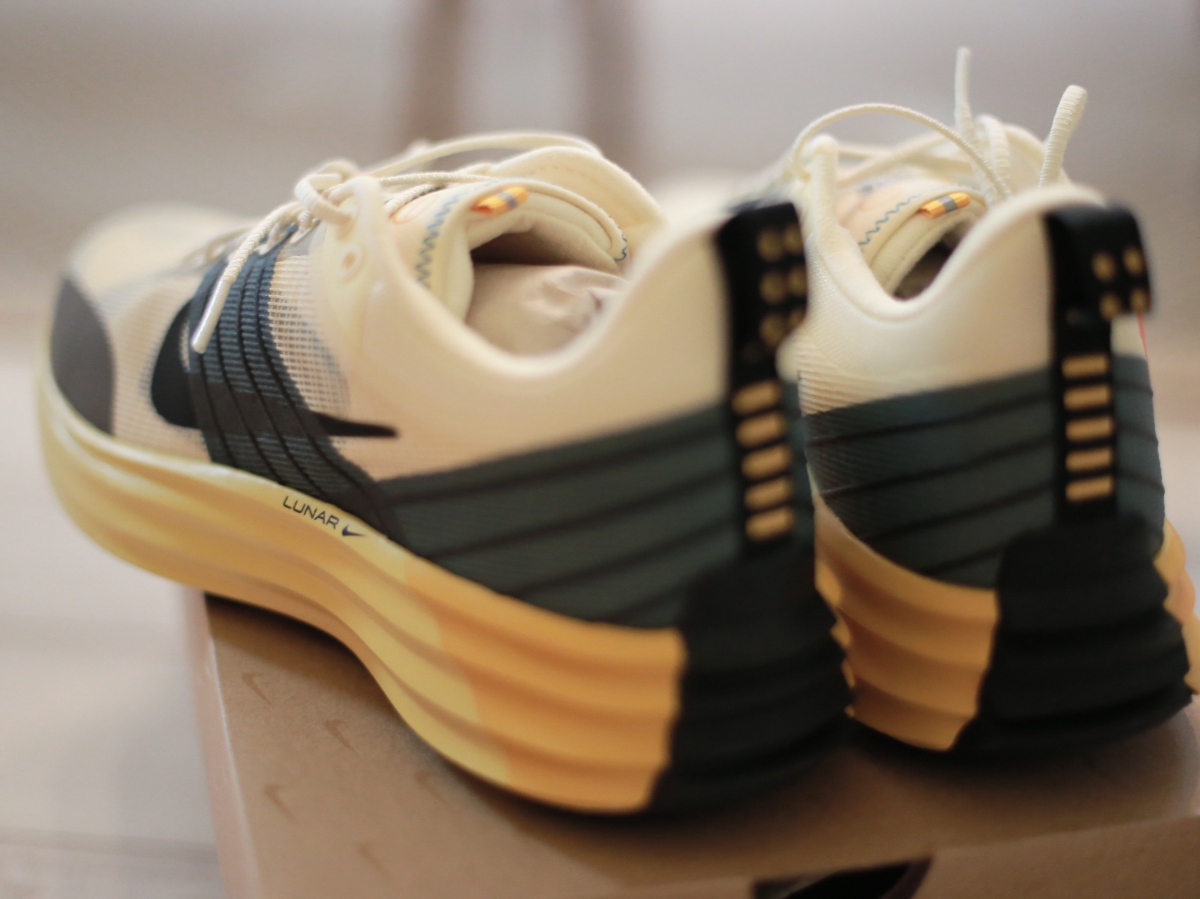 Nike Lunar Roam Alabaster and Green Abyss 착용 스타일 - 3