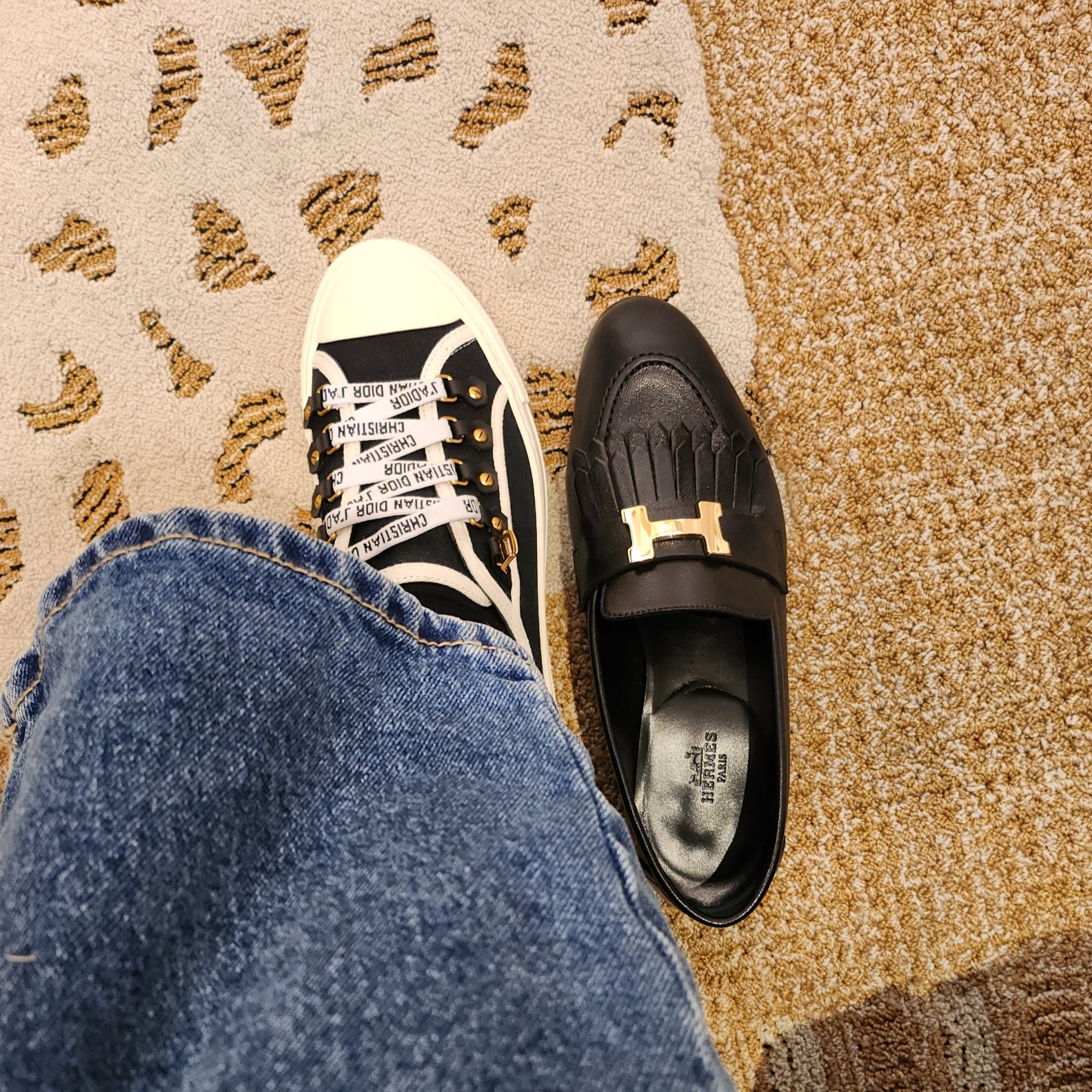 (W) Hermes Royal Loafers Goatskin & Permabrass Noir 착용 스타일