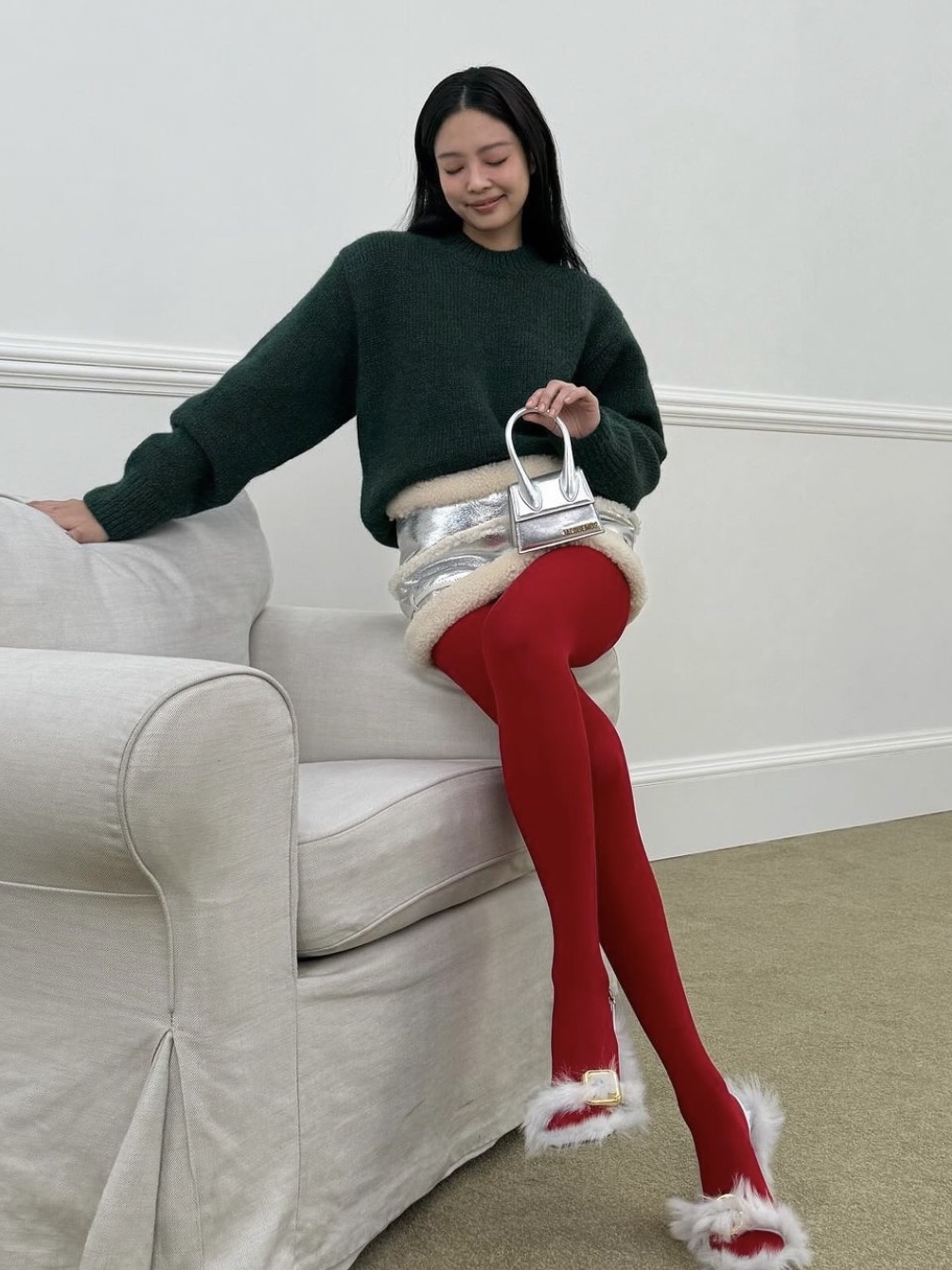 Jacquemus Le Chiquito Signature Leather Mini Handbag Silver 착용 스타일