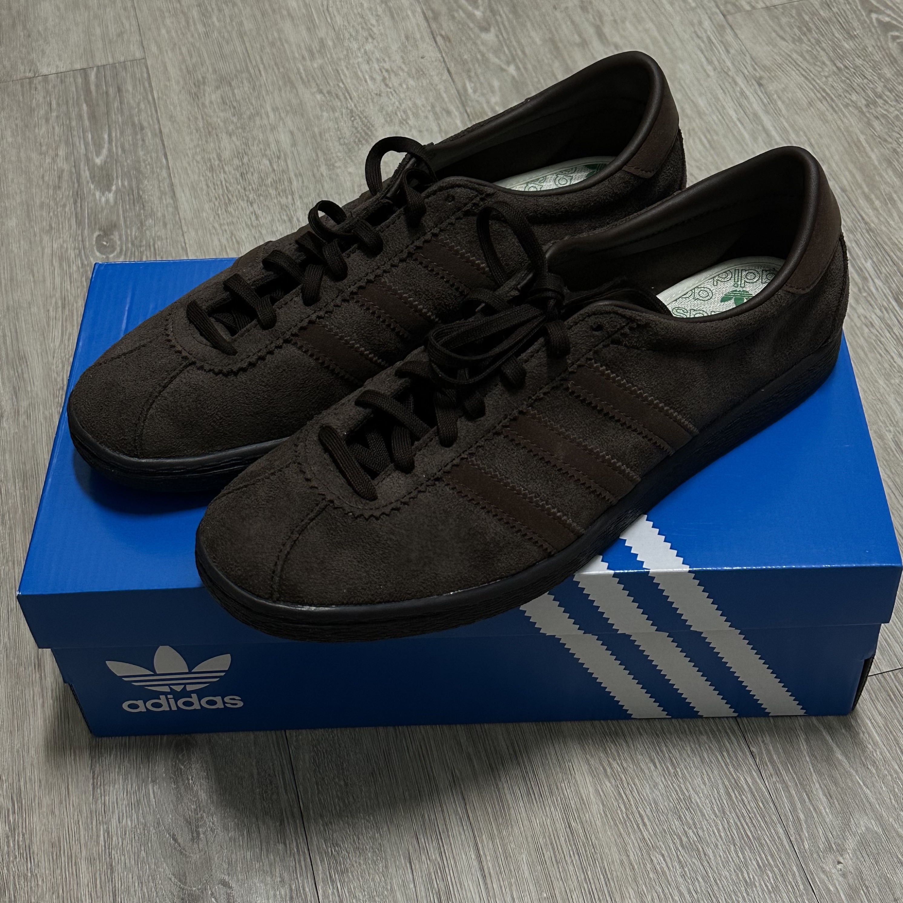 Adidas Tobacco Gruen Dark Brown 착용 스타일