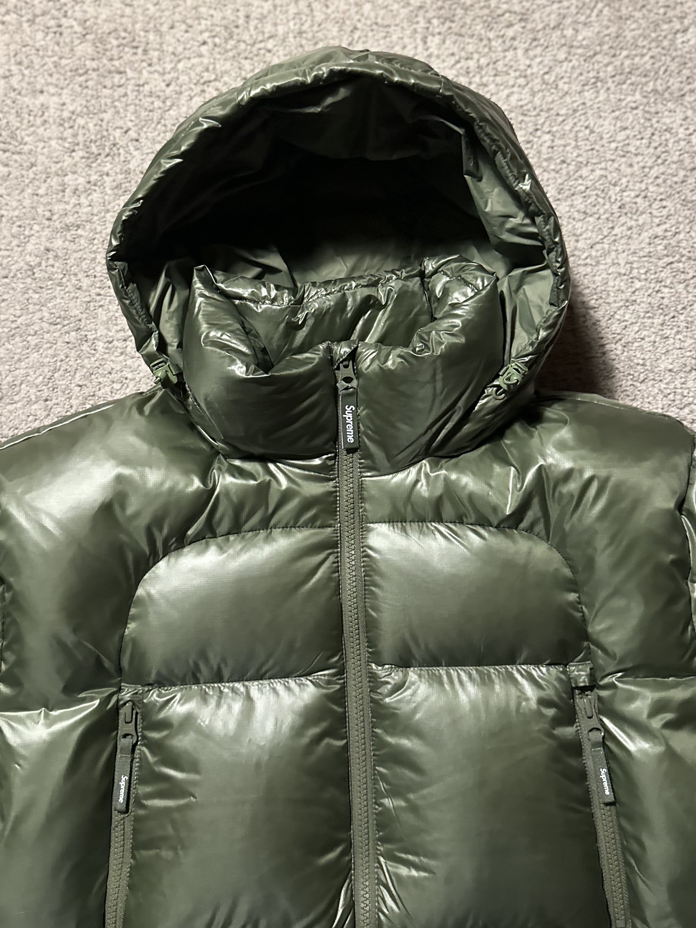 Supreme Featherweight Down Puffer Jacket Olive - 23FW 착용 스타일 - 6