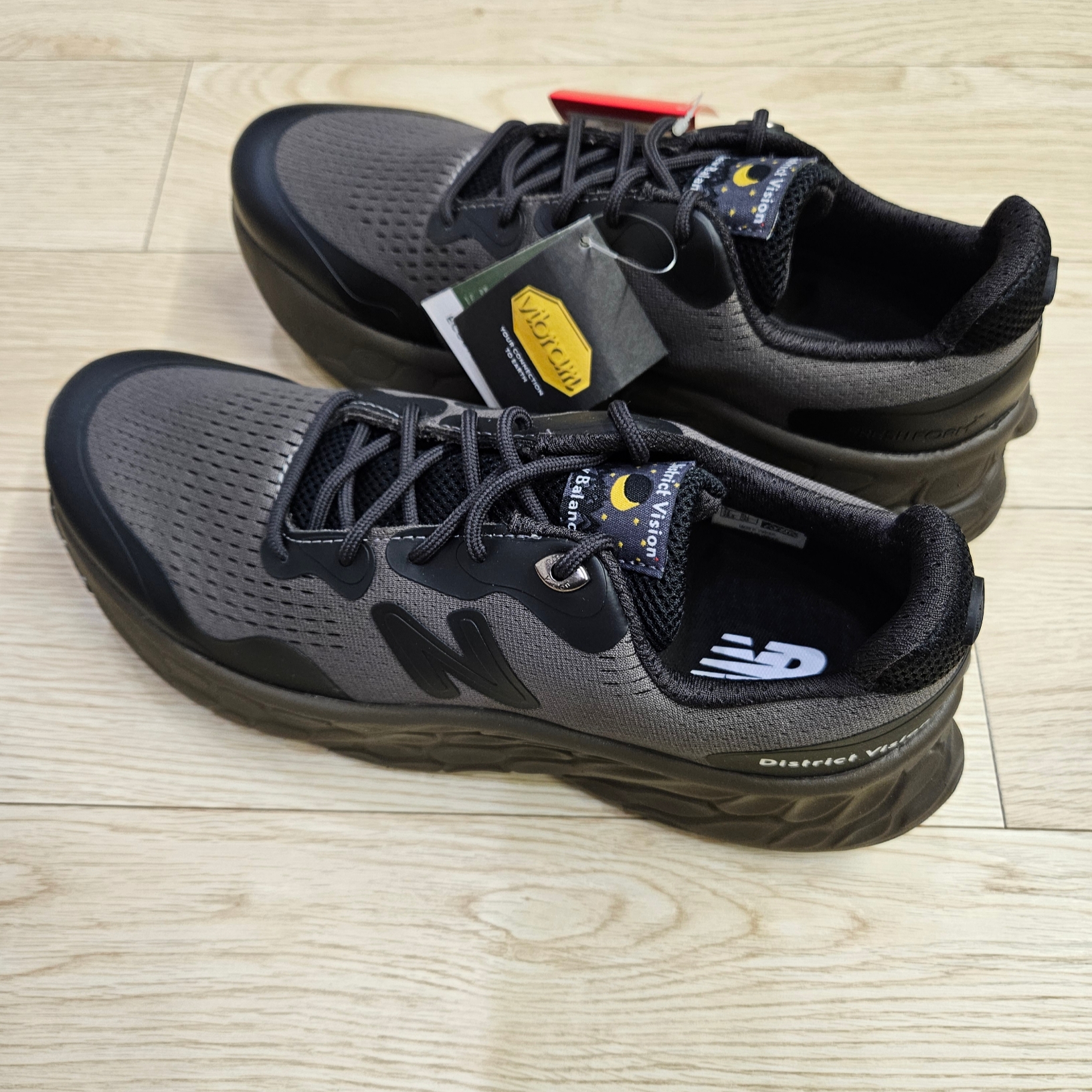 New Balance x District Vision Fresh Foam X More Trail v3 Falcon Slate Black - D Standard 착용 스타일 - 1