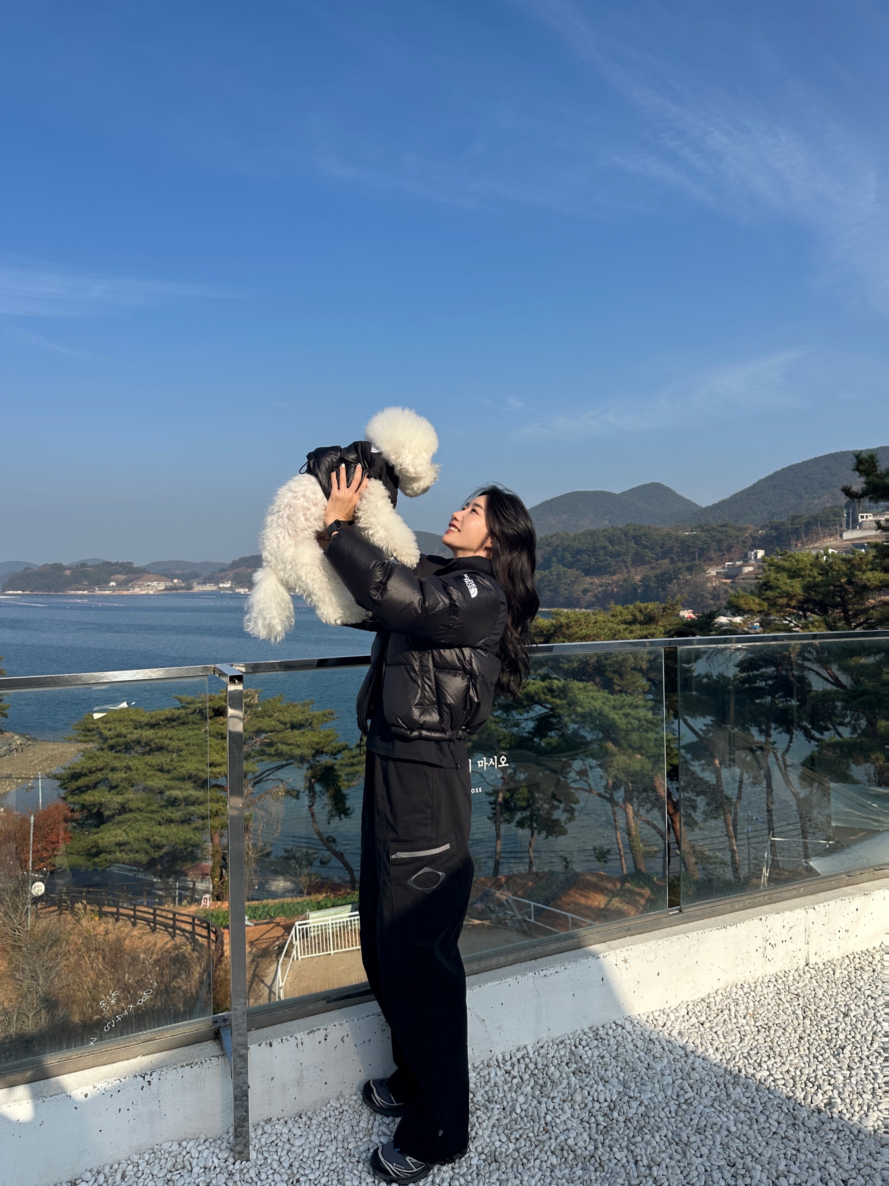 살로몬 XT-6 고어텍스 블랙 에보니, (W) 미스치프 드로우스트링 팬츠 블랙 착용 스타일