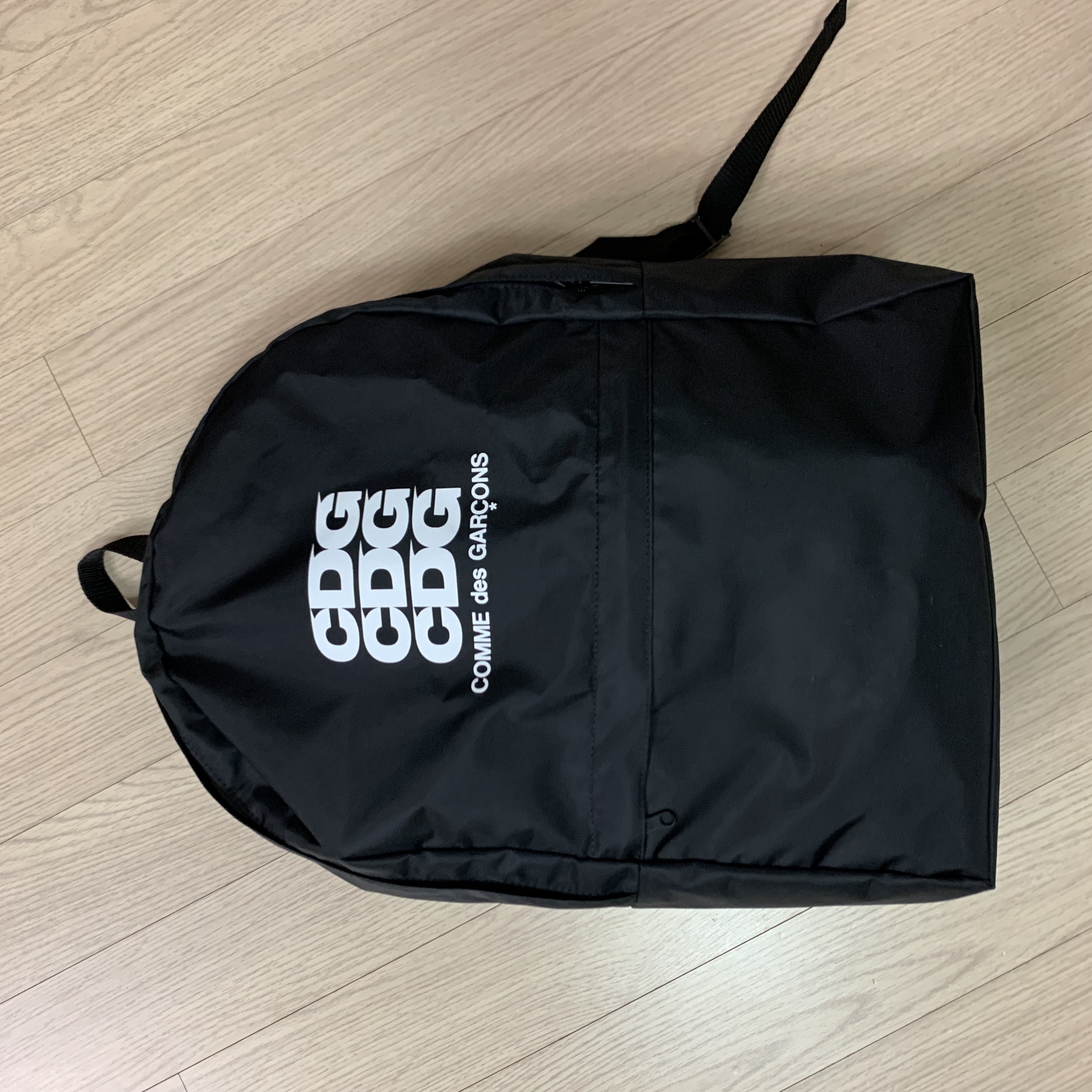 CDG Backpack Black 착용 스타일