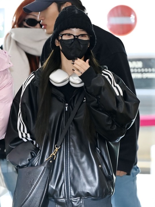 (W) Adidas Adilenium Xl Faux Leather Jacket Black - US Sizing 착용 스타일