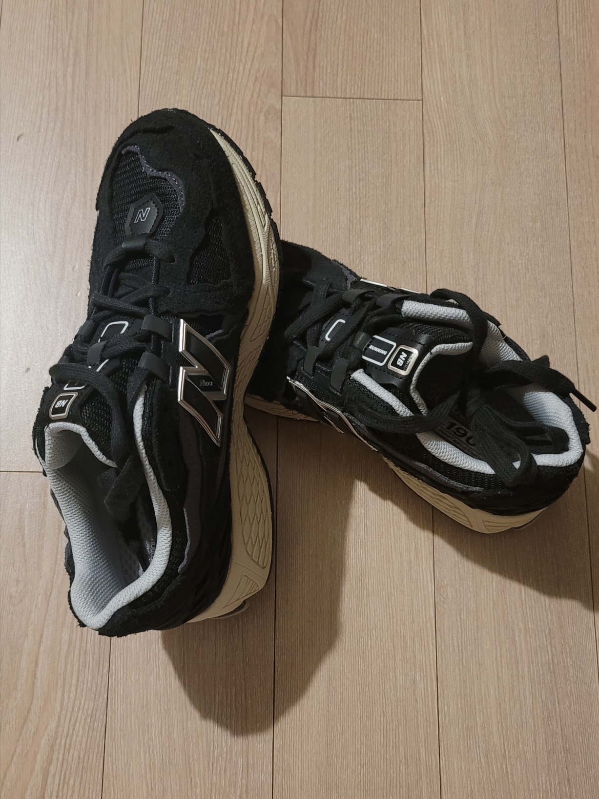 New Balance 1906D Protection Pack Black 착용 스타일 - 2
