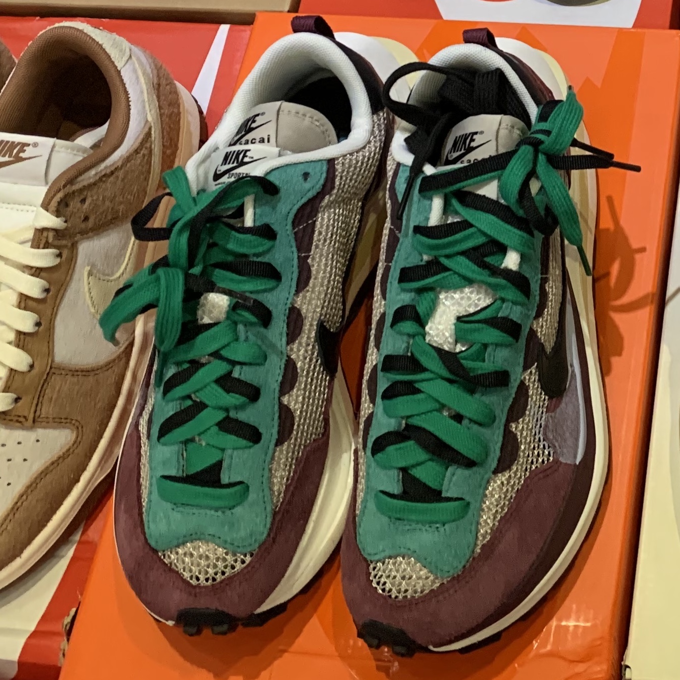 Nike x Sacai VaporWaffle String & Black Villain Red 착용 스타일