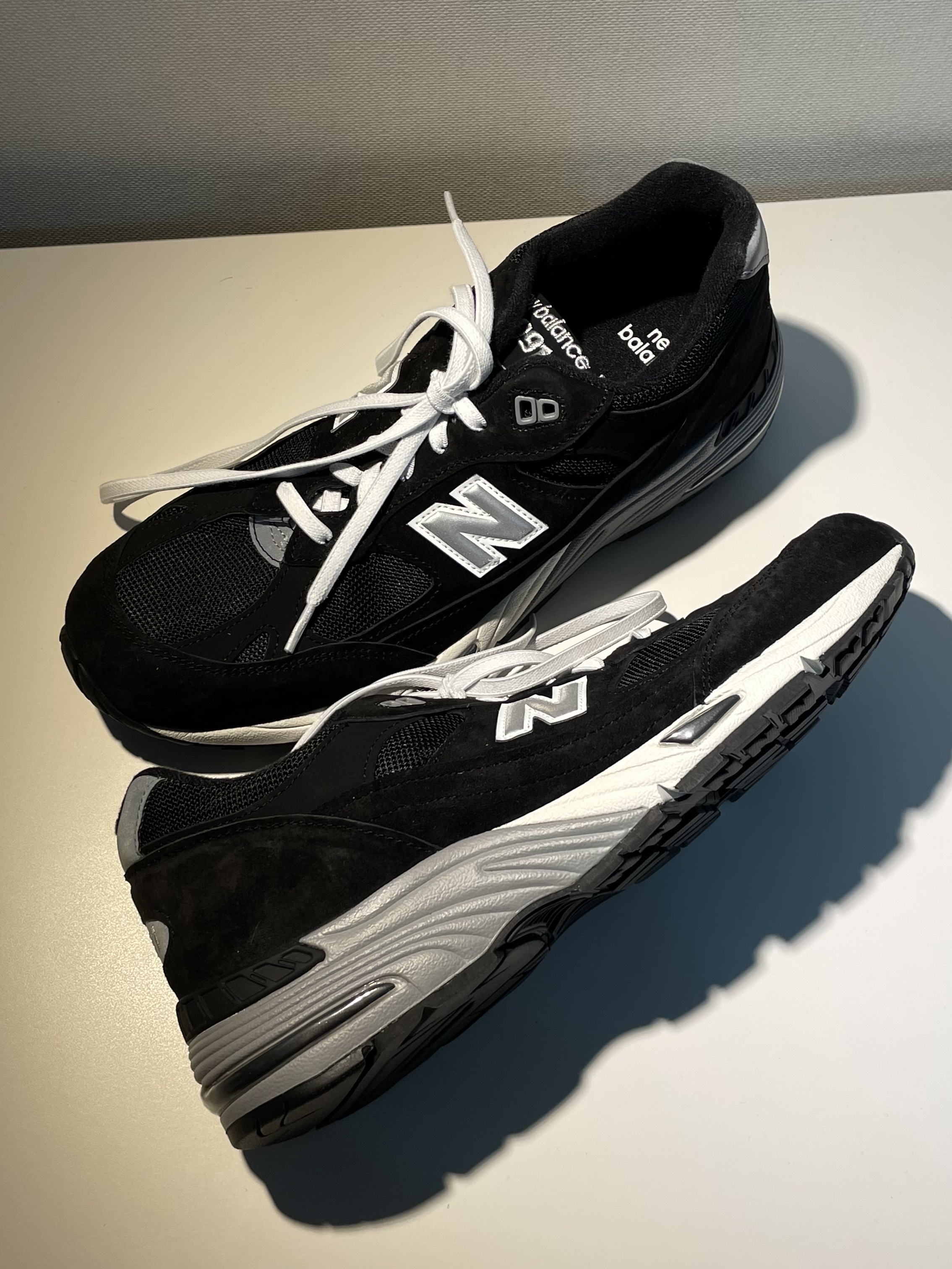 New Balance 991 Made in UK Black Silver 착용 스타일