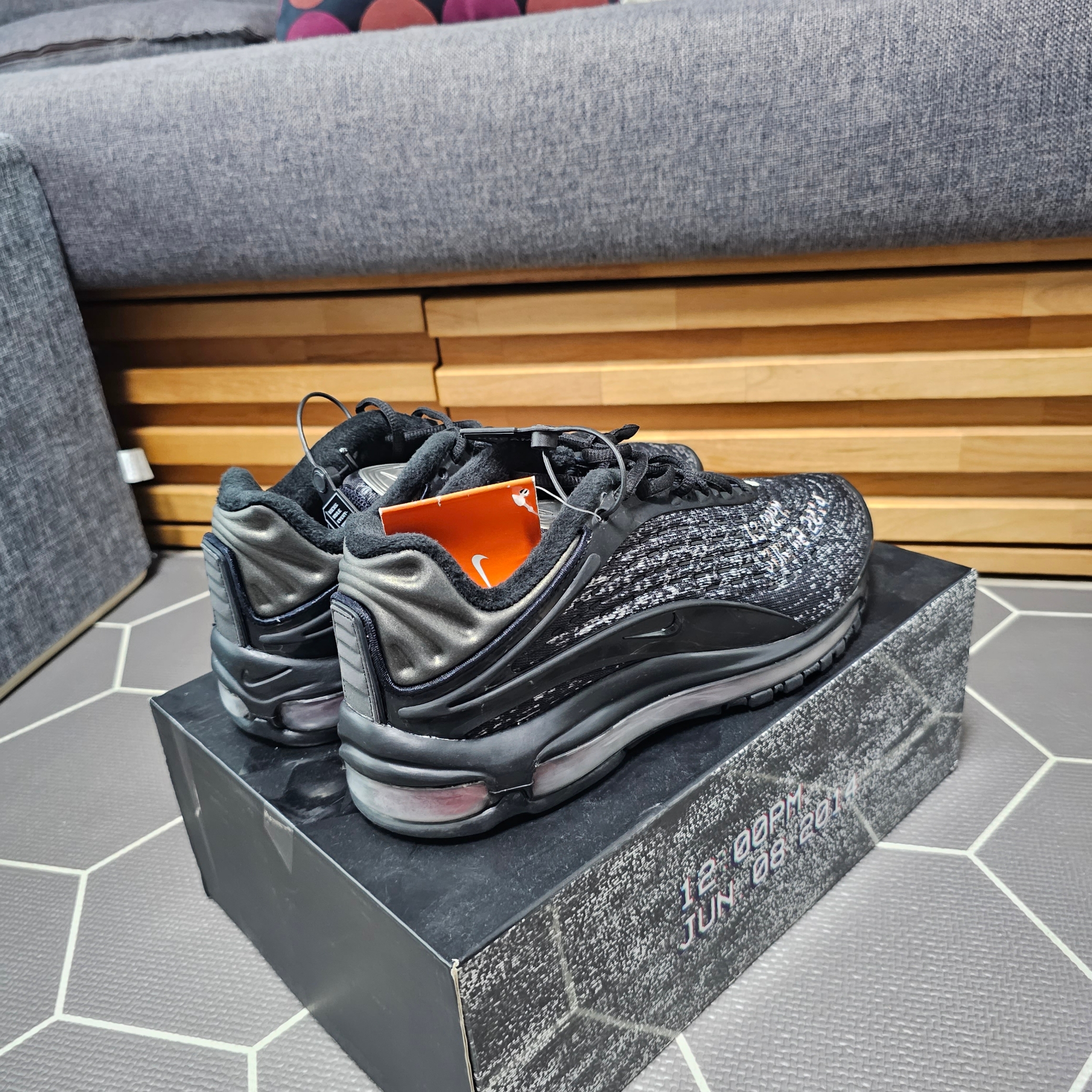 Nike x Skepta Air Max Deluxe Black, Undermycar Zerob Embossed Tactic Flared Jeans Sharkskin - 23FW 착용 스타일 - 2