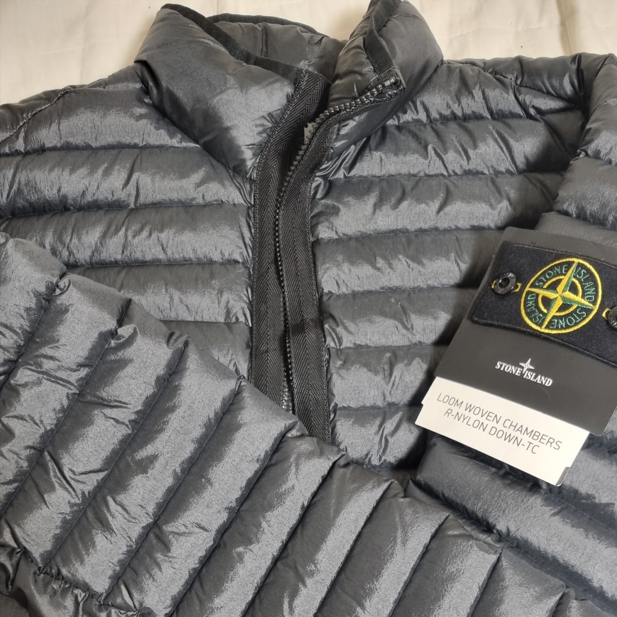 Stone Island 42324 Packable Loom Woven Chambers R-Nylon Down-TC Jacket Black - 23FW 착용 스타일