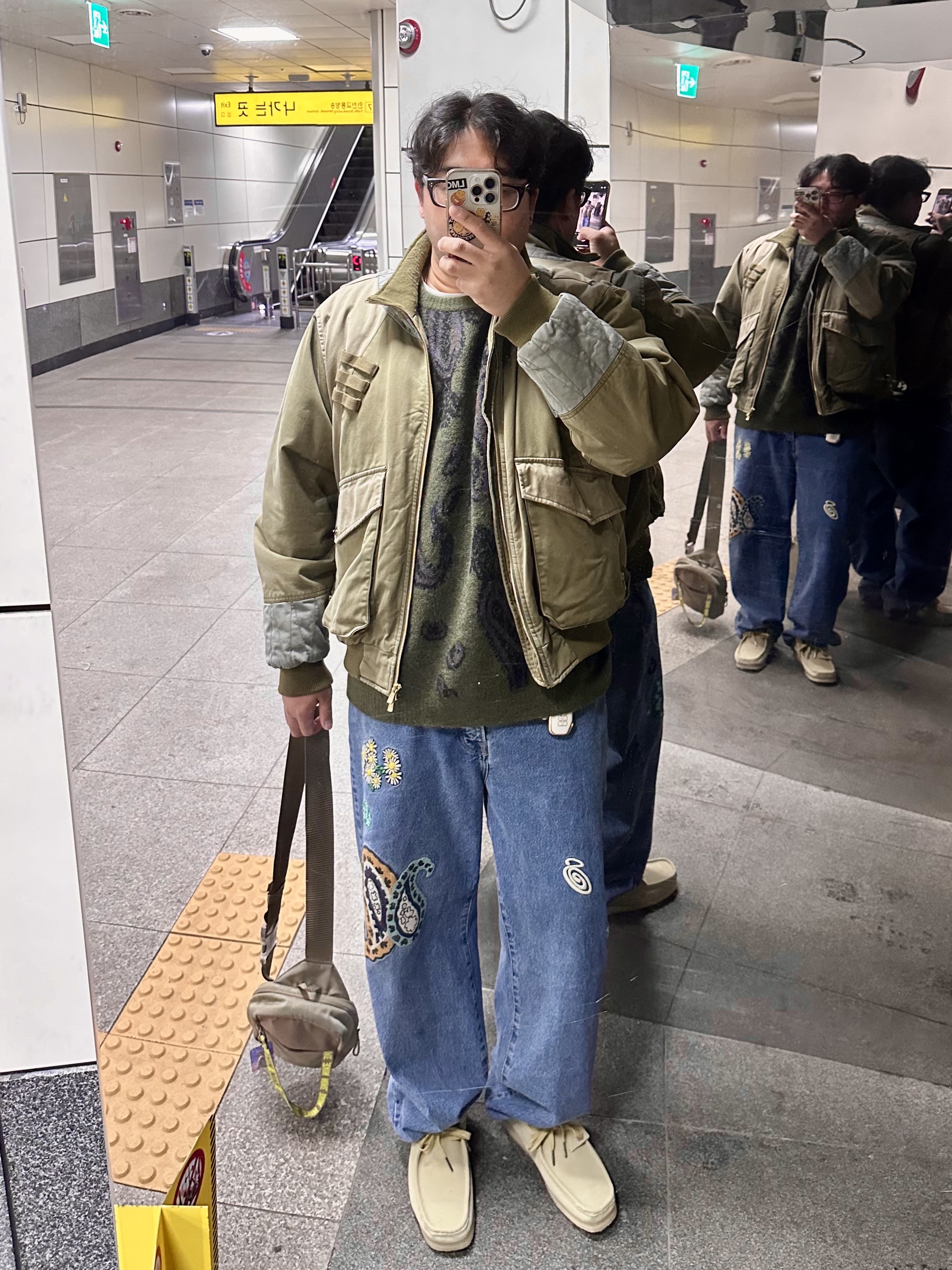 Carhartt WIP Paisley Sweatshirt Plant, Stussy x Noma t.d. Big OL' Jean Stone Wash 착용 스타일 - 1
