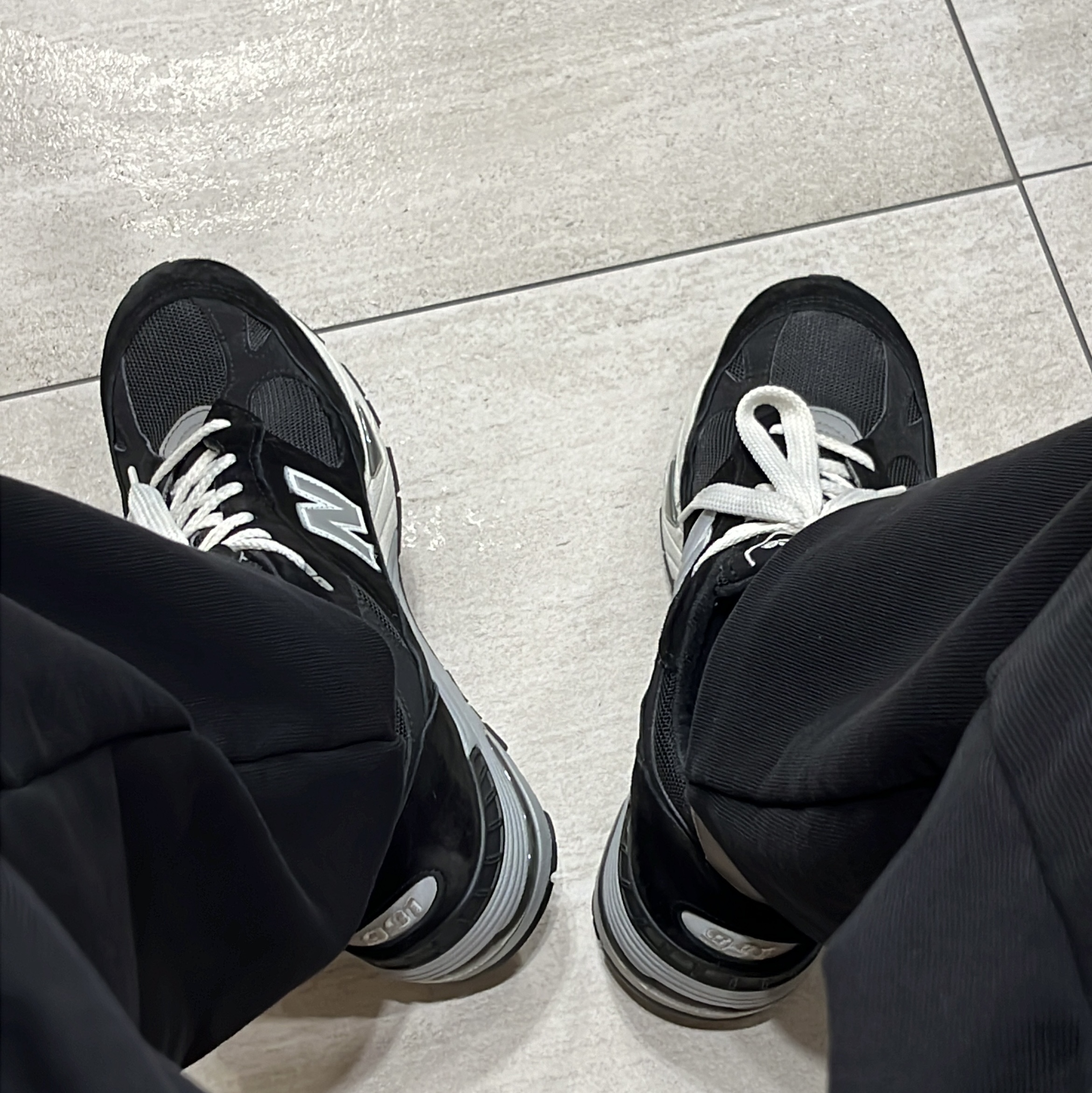 New Balance 991 Made in UK Black Silver 착용 스타일
