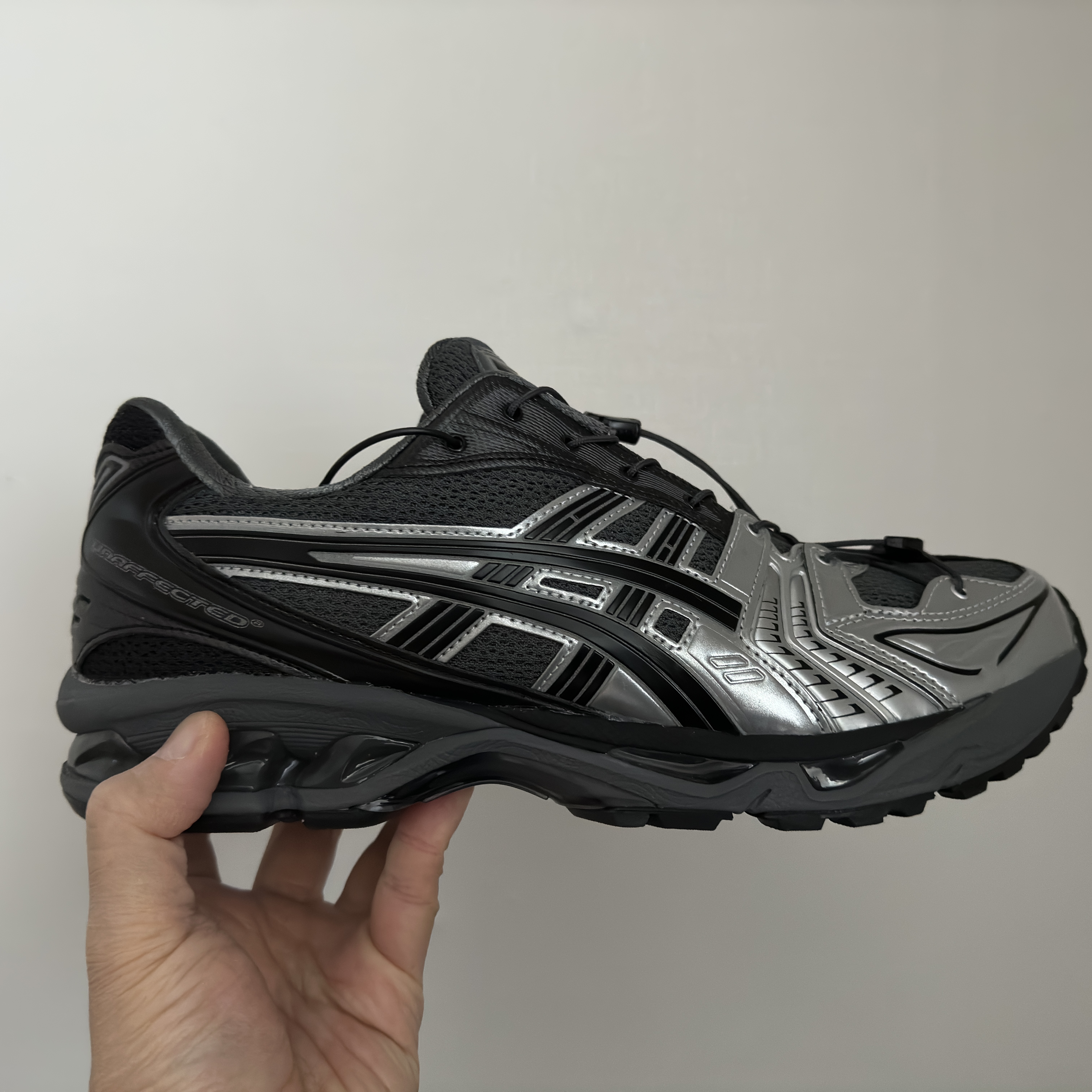 Asics x Unaffected Gel-Kayano 14 Silver Moon 착용 스타일 - 1
