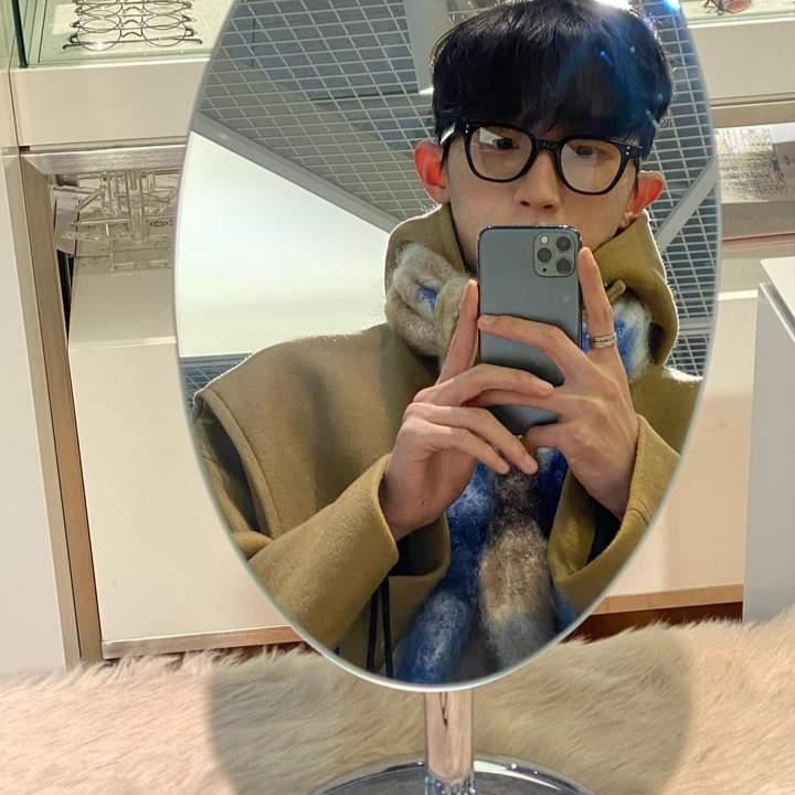 (W) 어그 클래식 미니 2 부츠 체스트넛, 코스 오버사이즈 모헤어 블렌드 머플러 블루 브라운 체크 착용 스타일 - 2