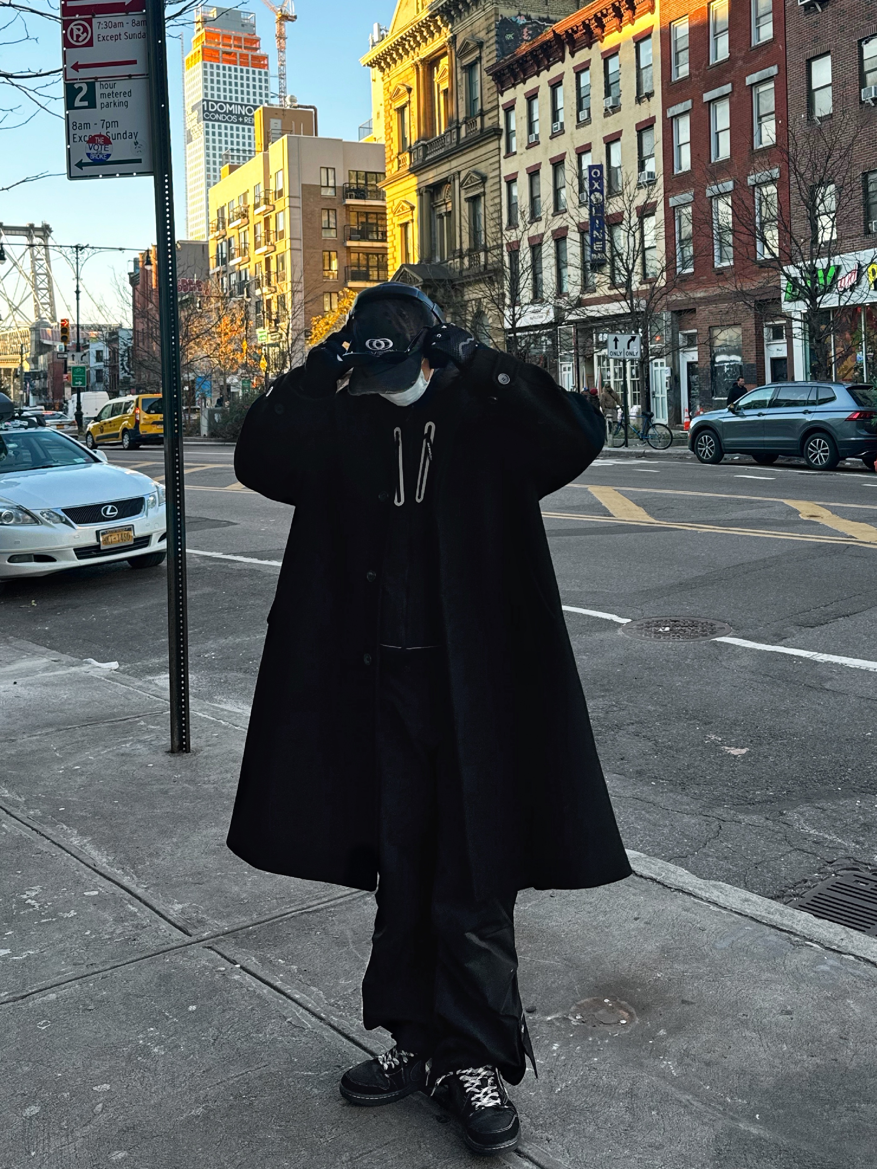 Civision by CSC Vison Destroyed Cap Washed Black, Jordan 1 x Travis Scott Retro Low OG SP Black Phantom 착용 스타일 - 1