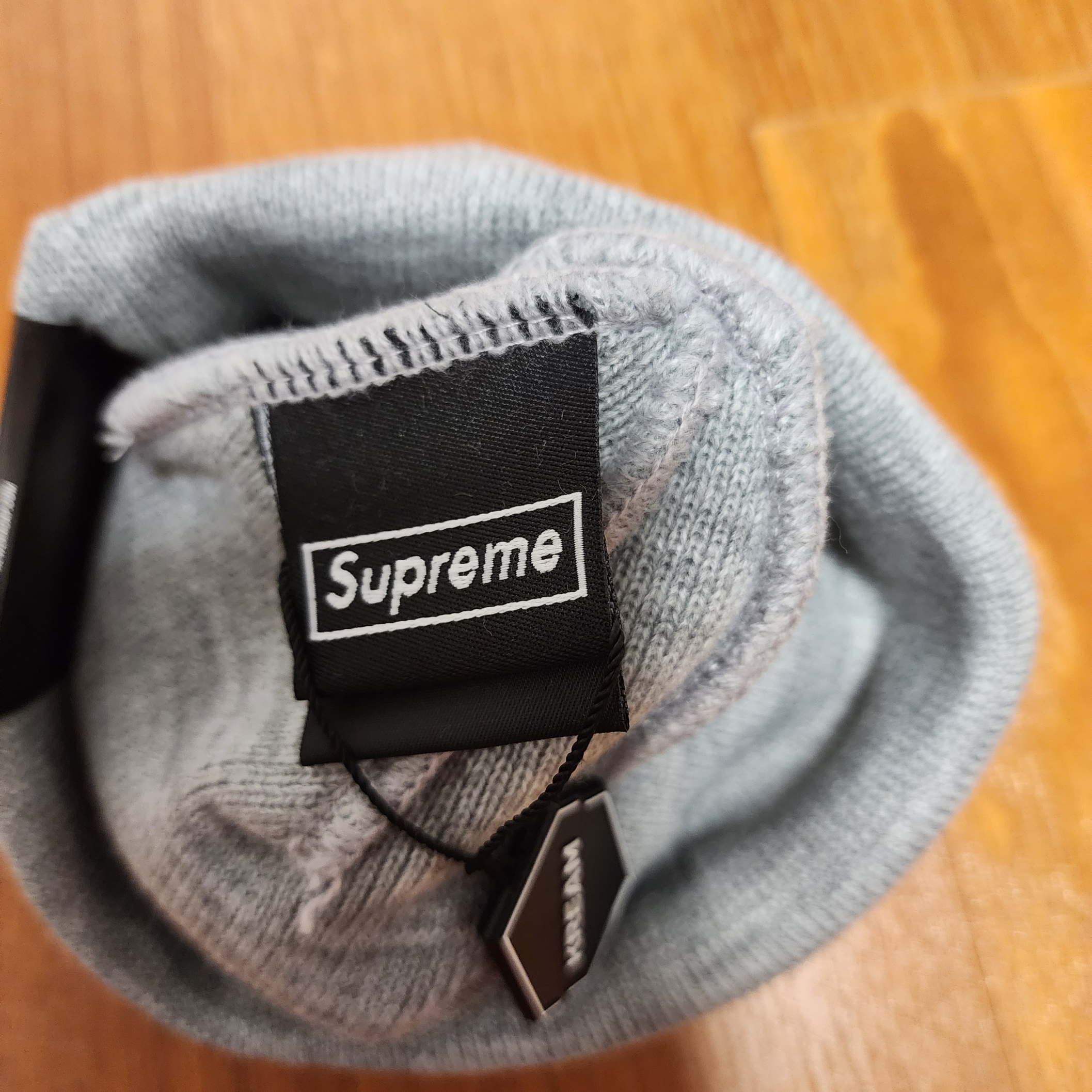 Supreme New Era Box Logo Beanie Heather Grey - 23FW 착용 스타일 - 3