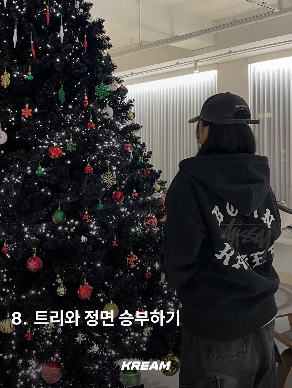 (W) Prada Re-Nylon Convertible Cropped Down Jacket White, (W) Vivienne Westwood Line Orb Embroidery Basque Beret Black μ°©μ© μ€νμΌ - 9