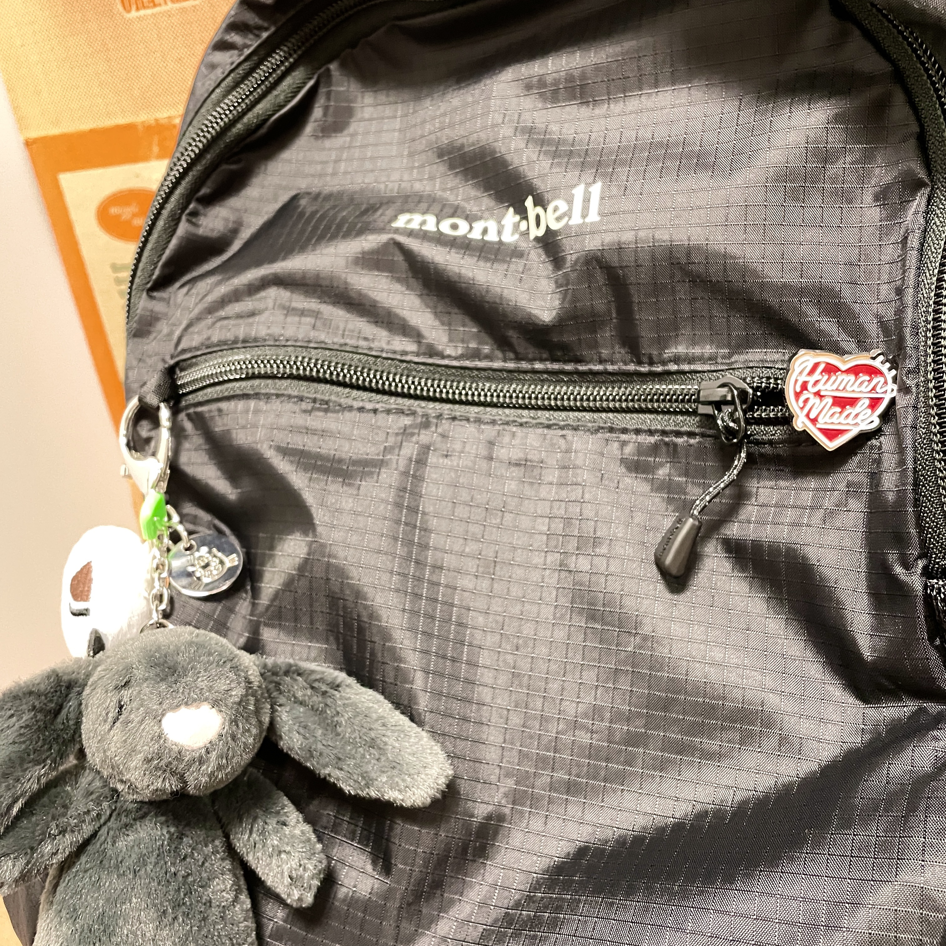Montbell Pocketable Light Pack 10 Black, Jellycat Bashful Bunny Bag Charm Ink 착용 스타일 - 2